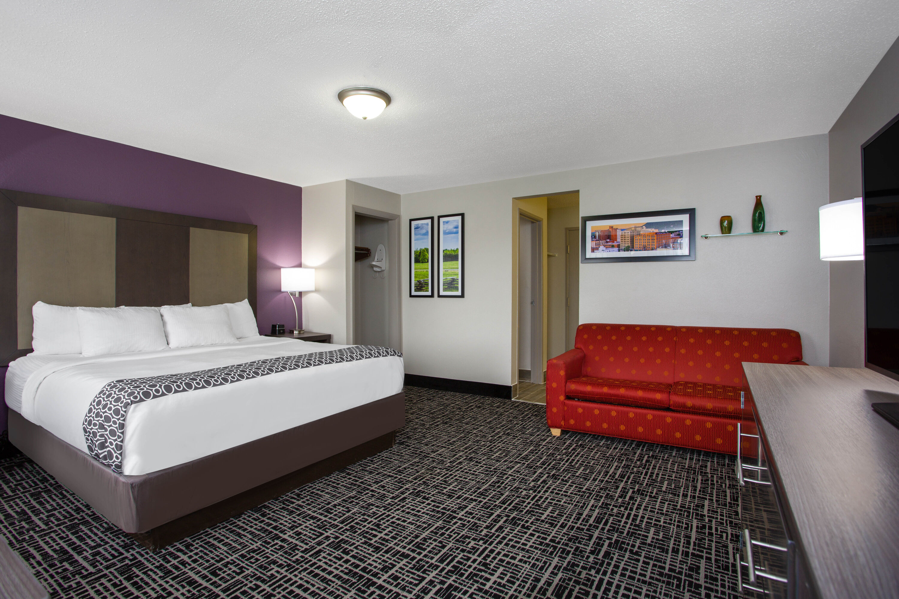 La Quinta Inn & Suites by Wyndham Roanoke Salem suite in Salem, Virginia