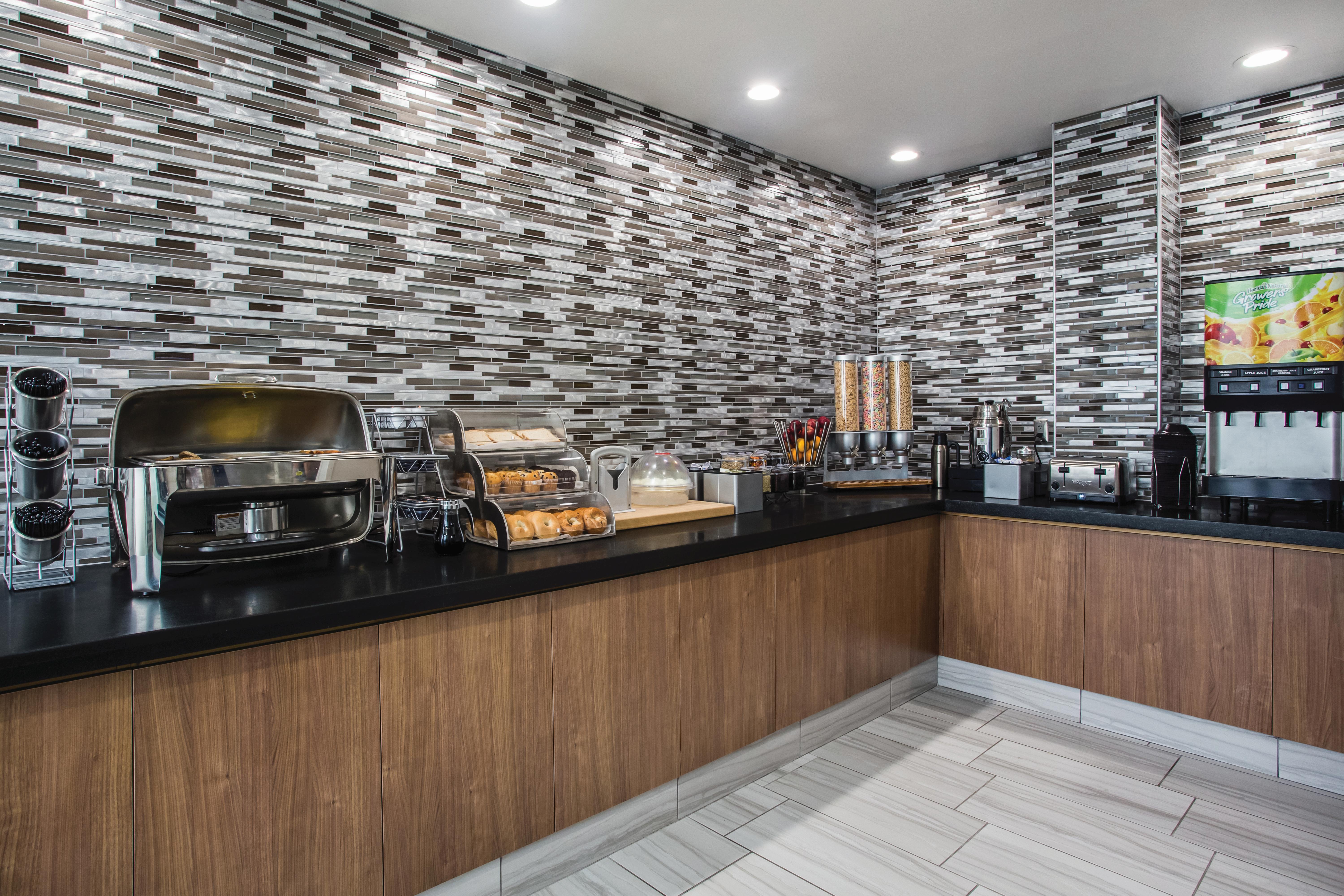 La Quinta Inn & Suites by Wyndham Winchester Winchester, VA Hotels