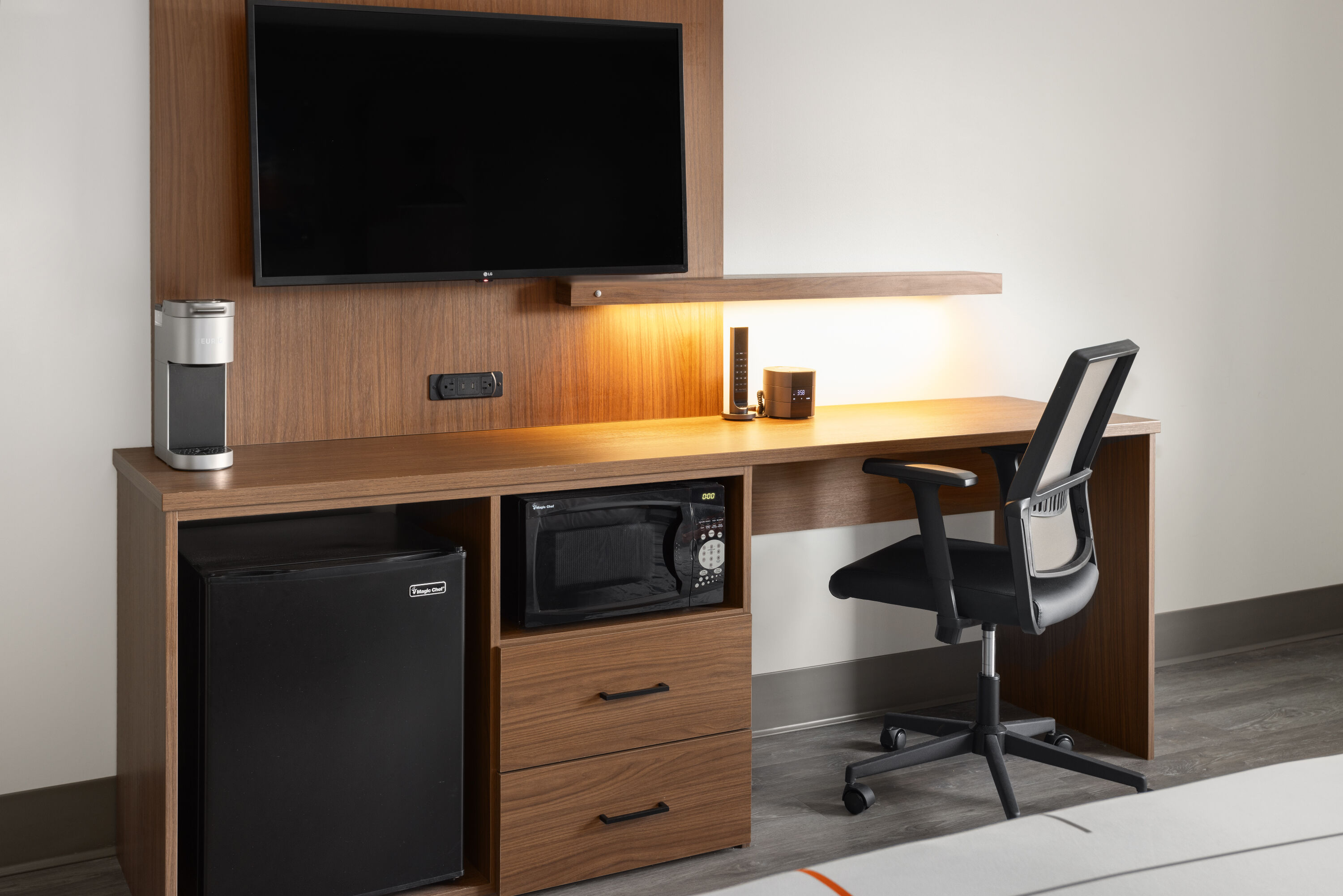 Guest room at the La Quinta Inn & Suites by Wyndham Williston/Burlington in Williston, Vermont