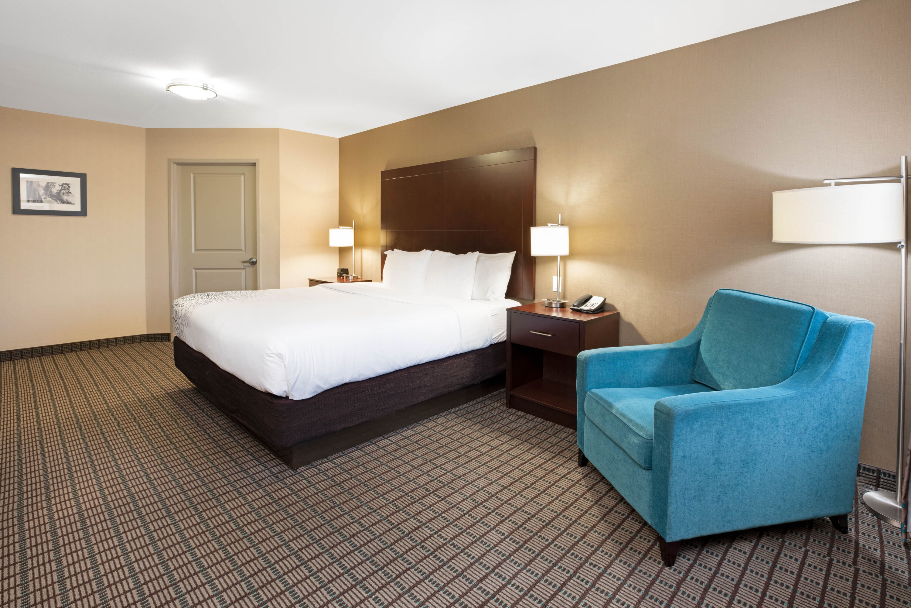 Guest room at the La Quinta Inn & Suites by Wyndham Bellingham in Bellingham, Washington