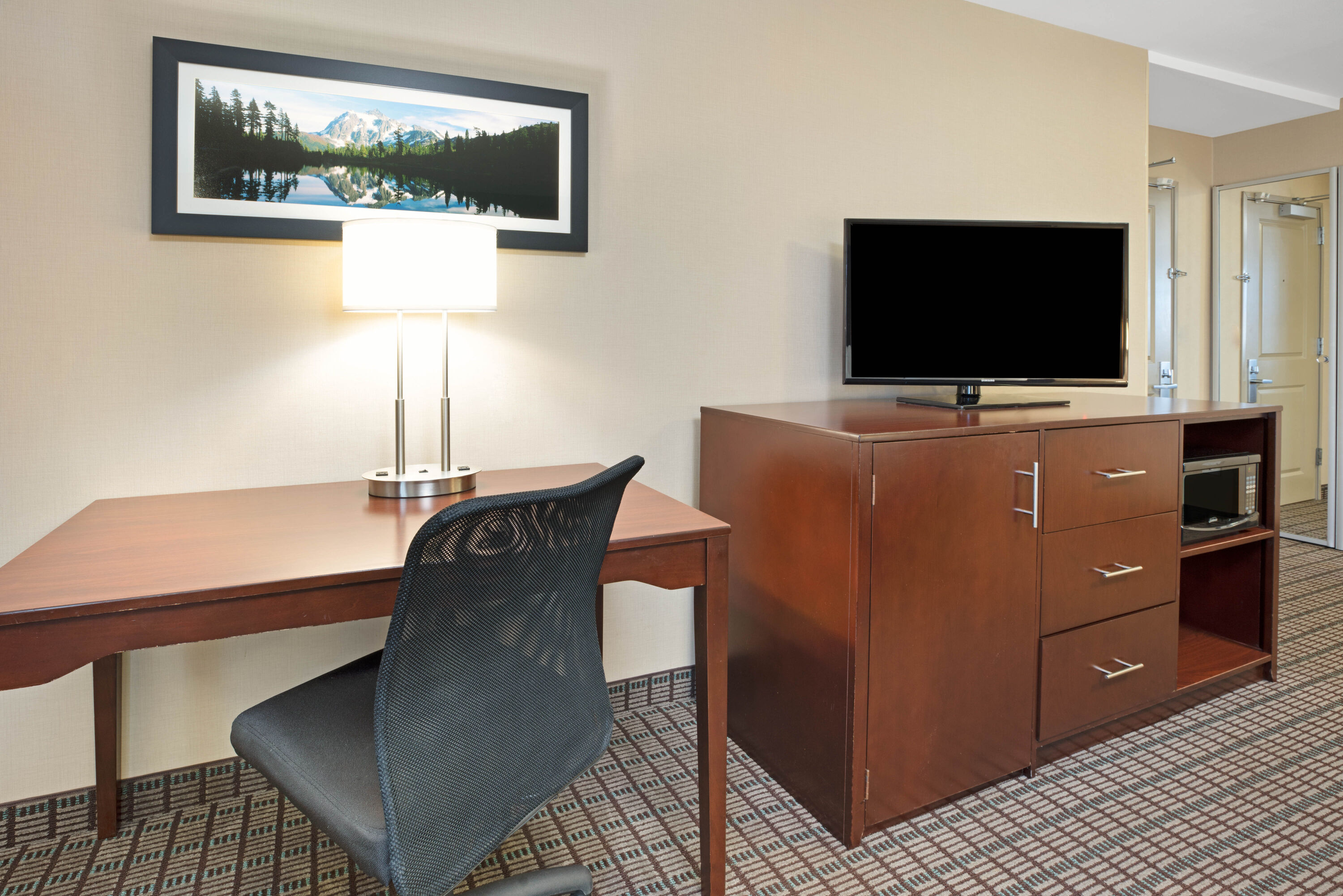 Guest room at the La Quinta Inn & Suites by Wyndham Bellingham in Bellingham, Washington