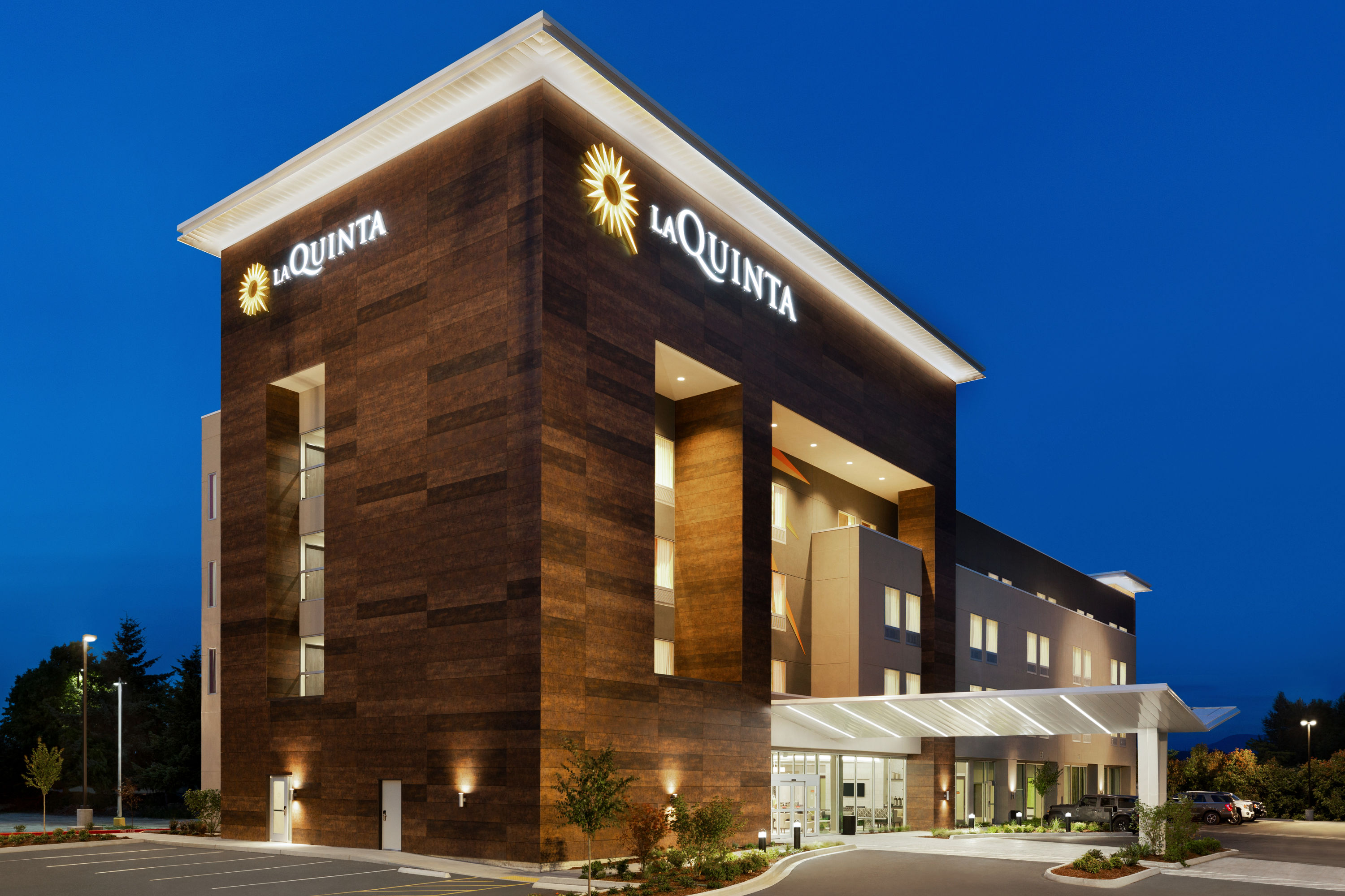 Exterior of La Quinta Inn & Suites by Wyndham Burlington hotel in Burlington, Washington