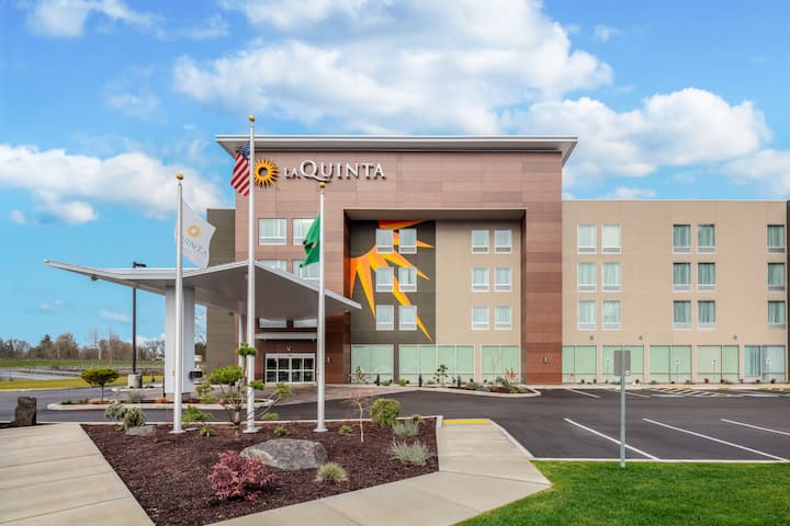 La Quinta Free Breakfast Hours: Start Your Day Right!