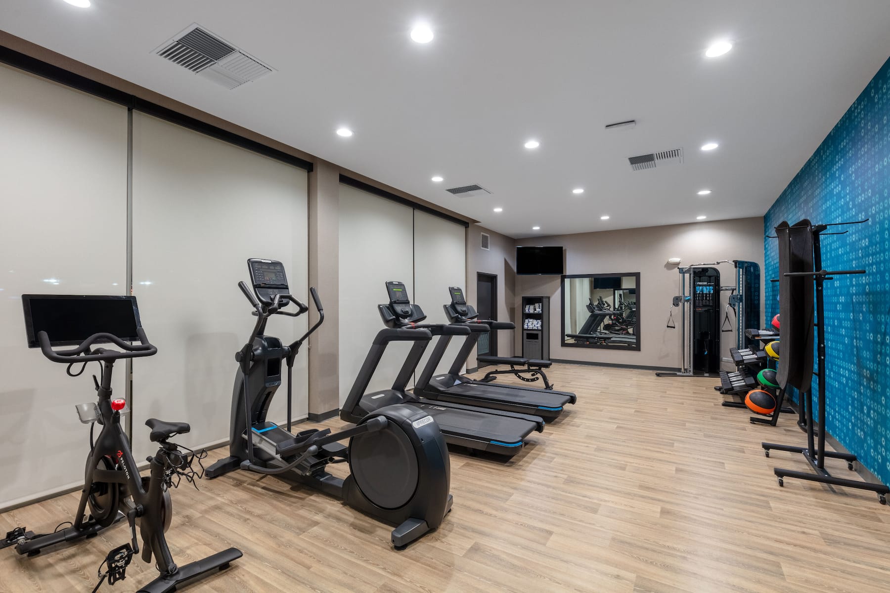 Fitness room at La Quinta Inn & Suites by Wyndham Centralia in Centralia, Washington