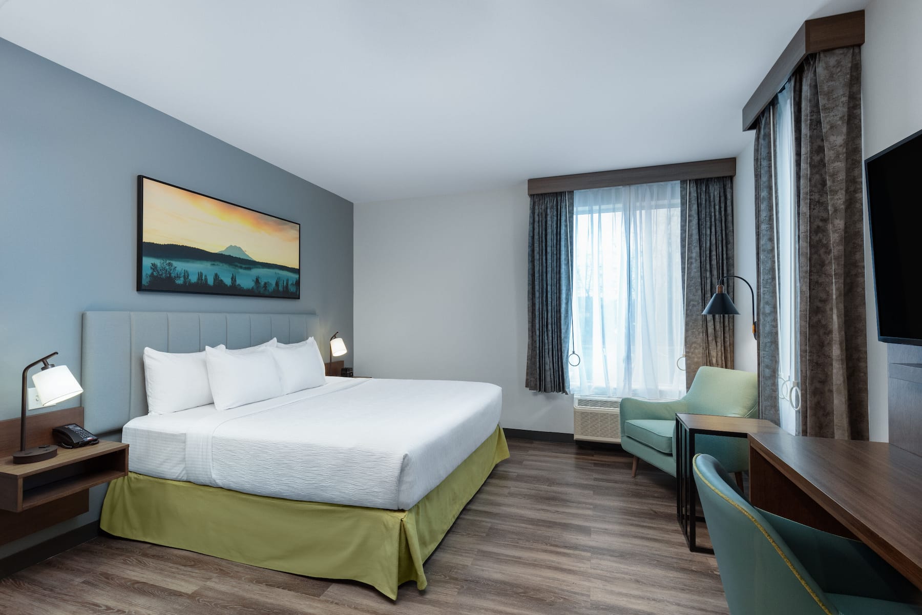 Guest room at the La Quinta Inn & Suites by Wyndham Centralia in Centralia, Washington