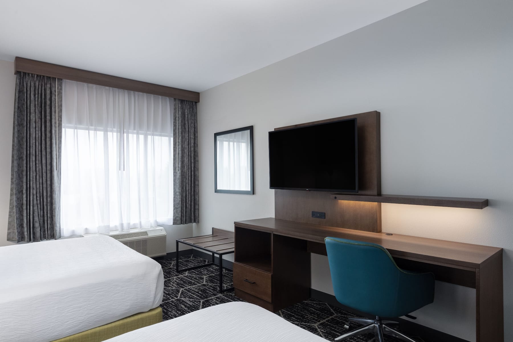 Guest room at the La Quinta Inn & Suites by Wyndham Centralia in Centralia, Washington