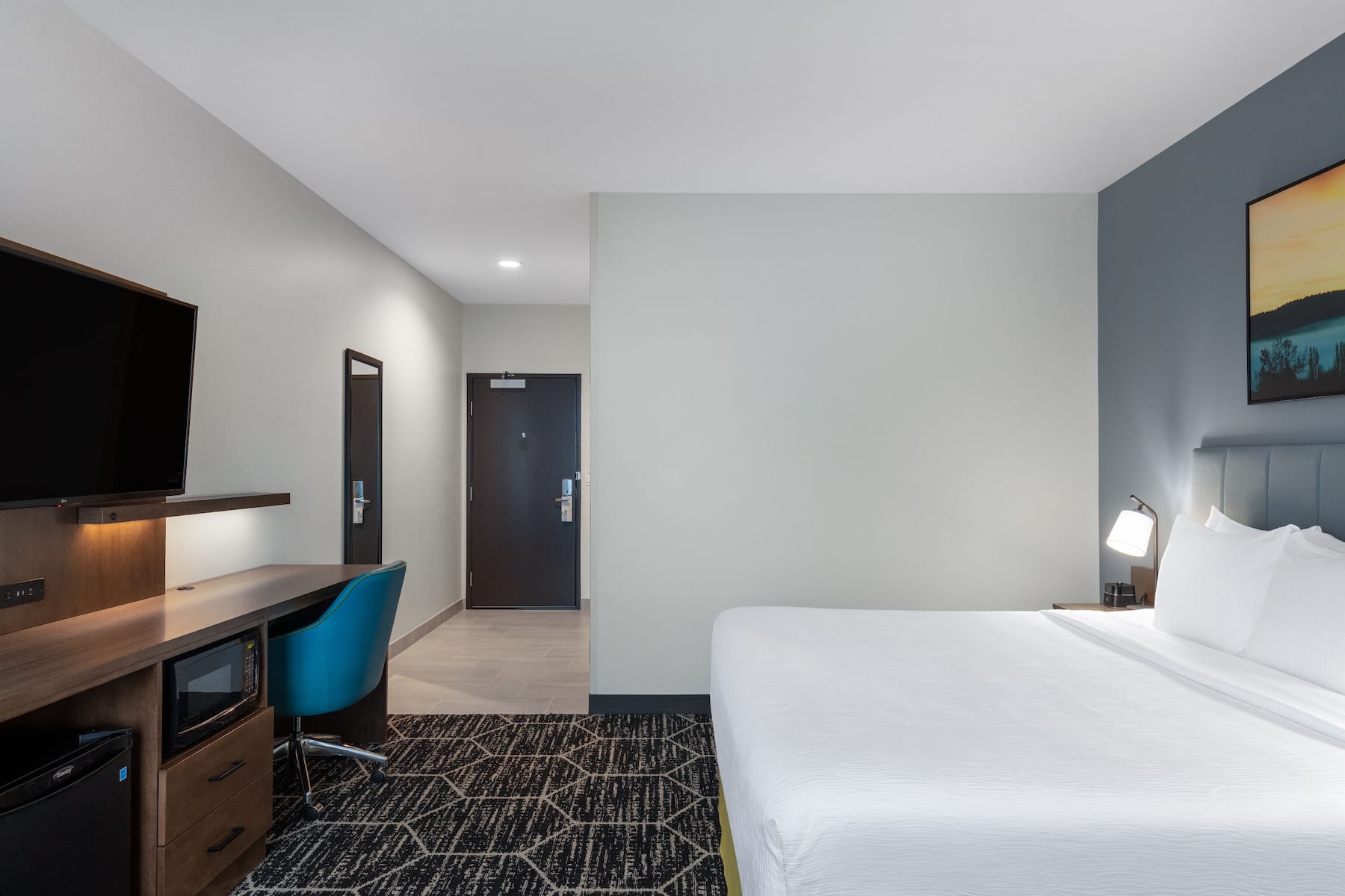 Guest room at the La Quinta Inn & Suites by Wyndham Centralia in Centralia, Washington