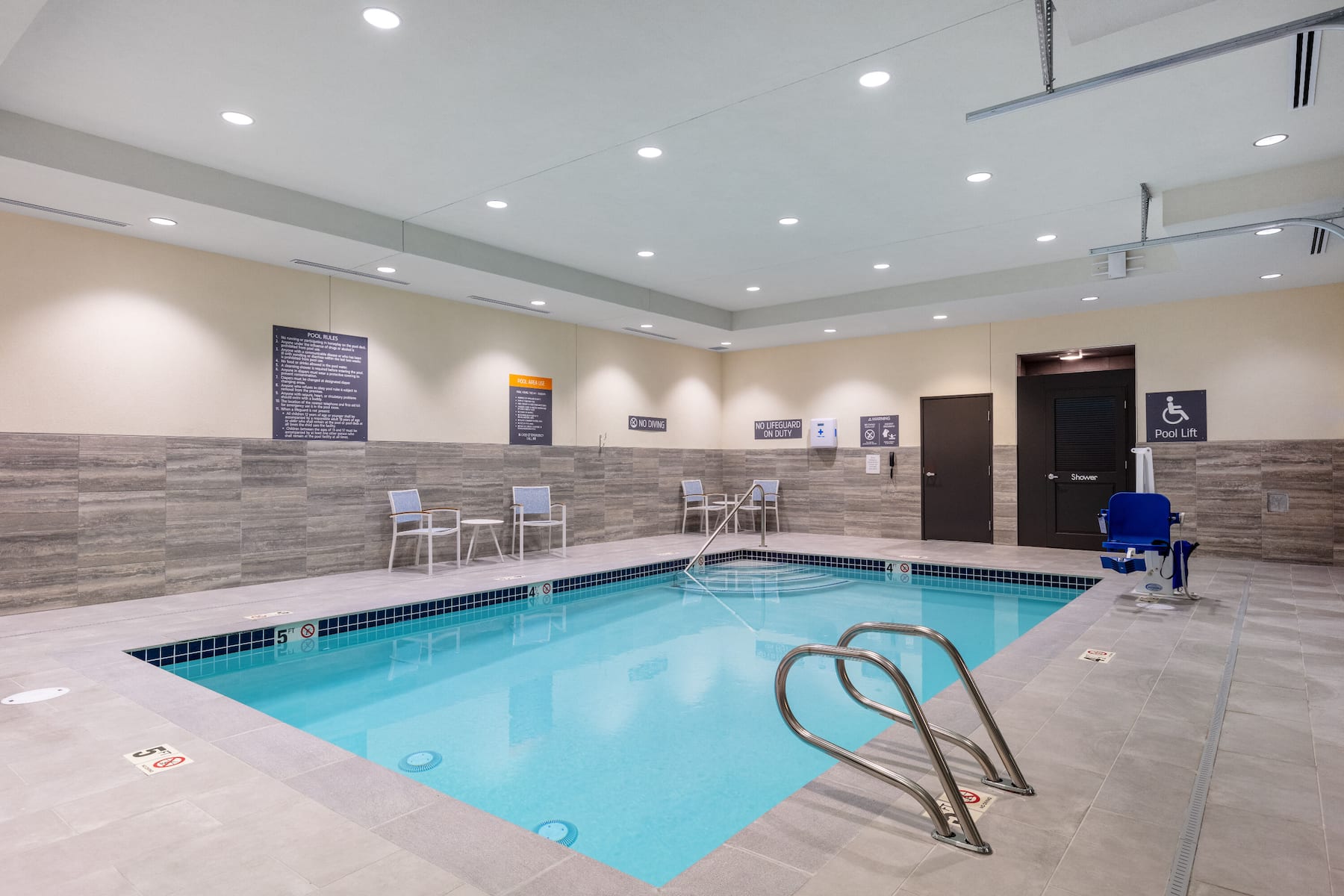 Indoor pool at the La Quinta Inn & Suites by Wyndham Centralia in Centralia, Washington