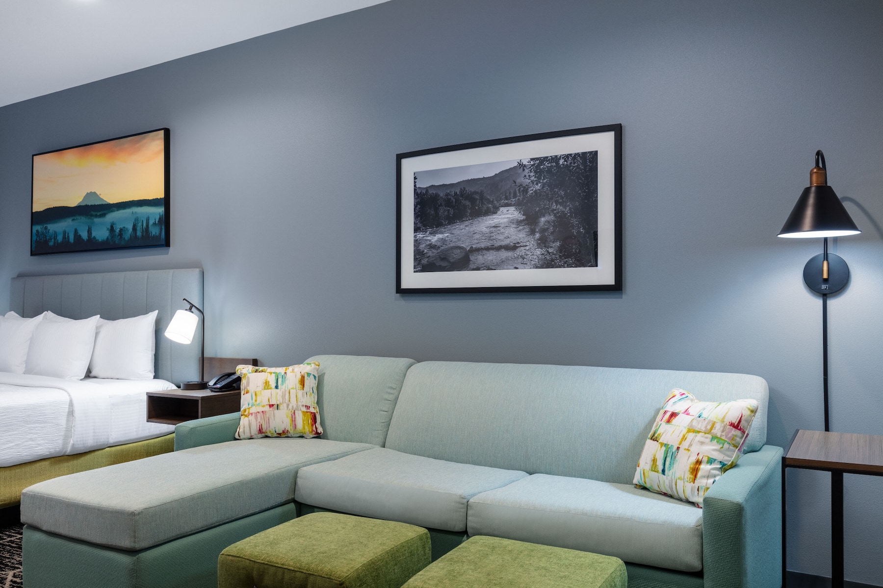 La Quinta Inn & Suites by Wyndham Centralia suite in Centralia, Washington