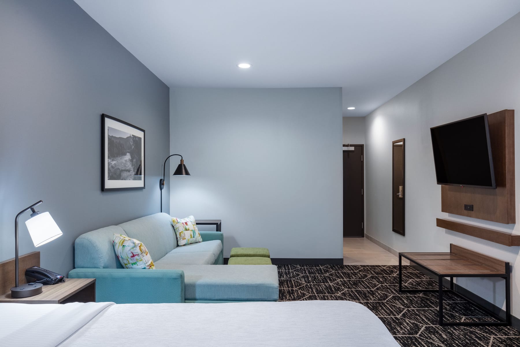 La Quinta Inn & Suites by Wyndham Centralia suite in Centralia, Washington