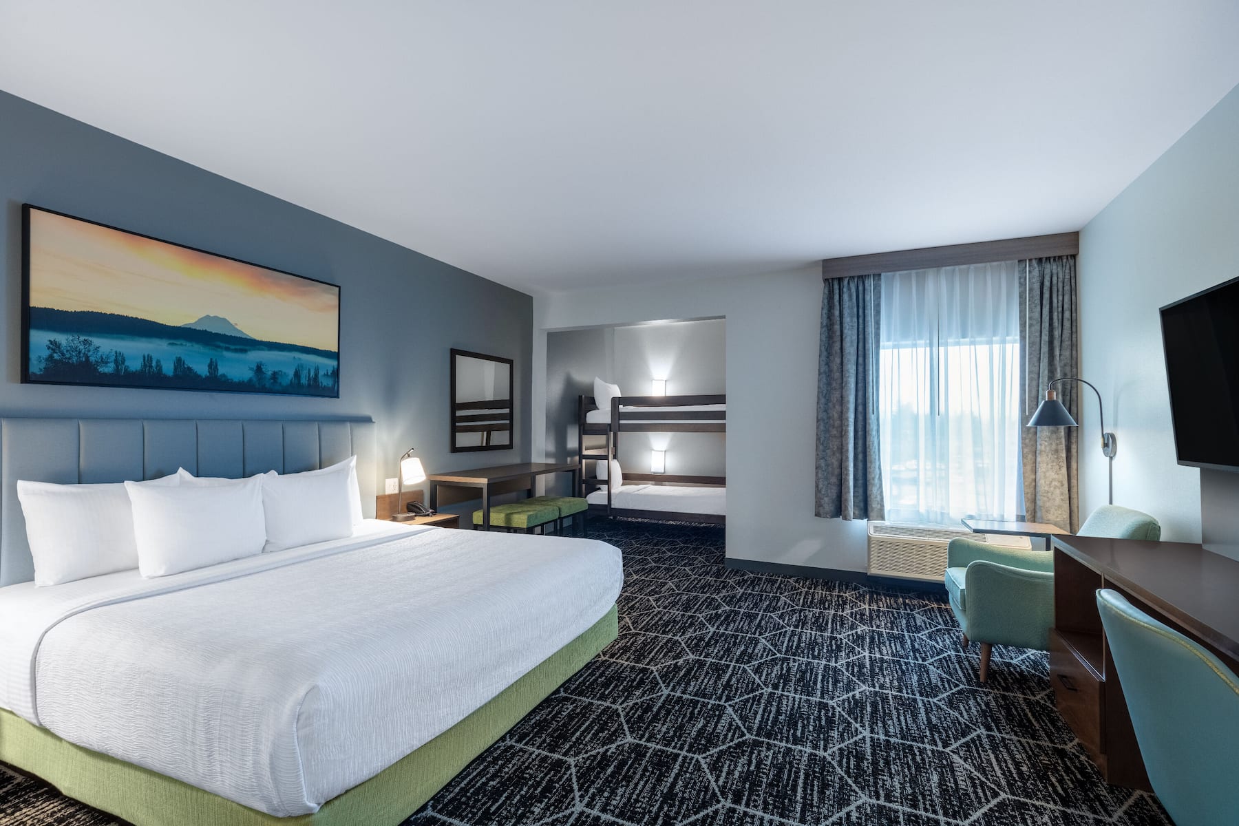 La Quinta Inn & Suites by Wyndham Centralia suite in Centralia, Washington