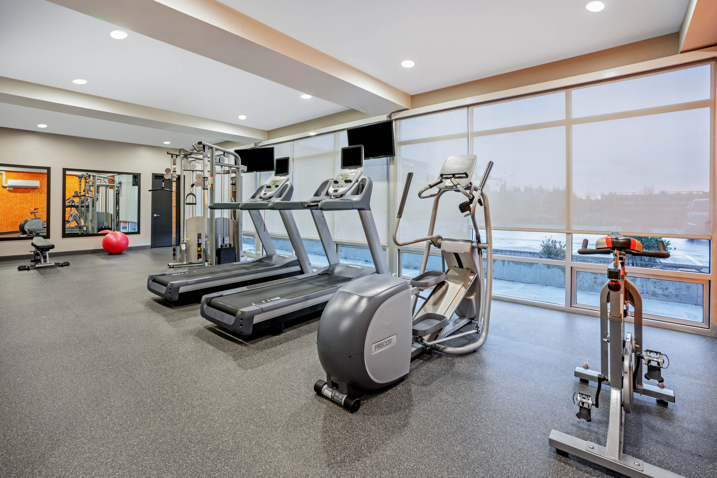 Fitness room at La Quinta Inn & Suites by Wyndham Seattle Federal Way in Federal Way, Washington