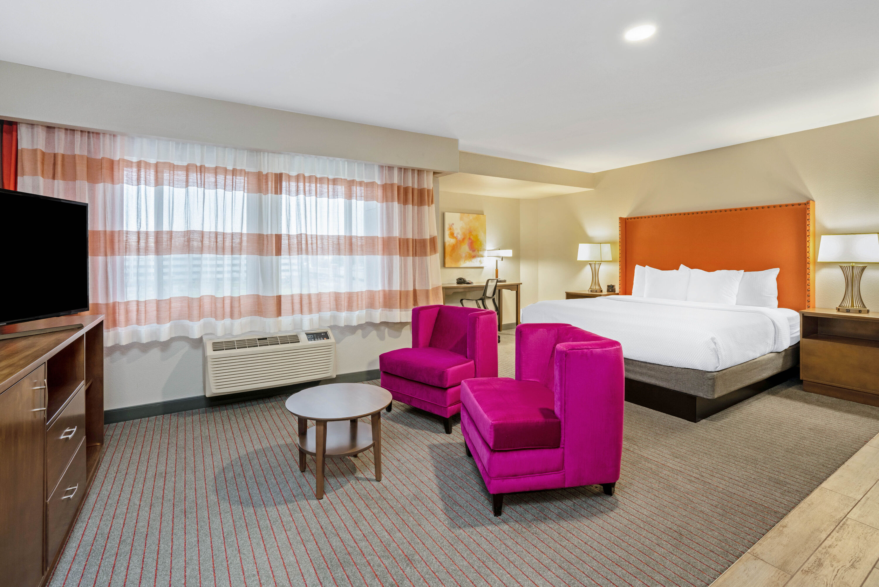 La Quinta Inn & Suites by Wyndham Seattle Federal Way suite in Federal Way, Washington