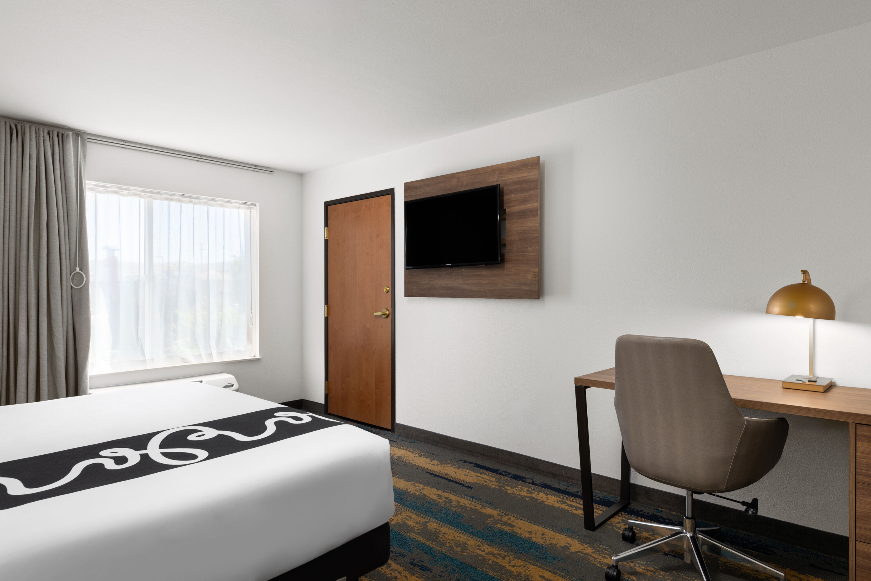 Guest room at the La Quinta Inn & Suites by Wyndham Kennewick in Kennewick, Washington