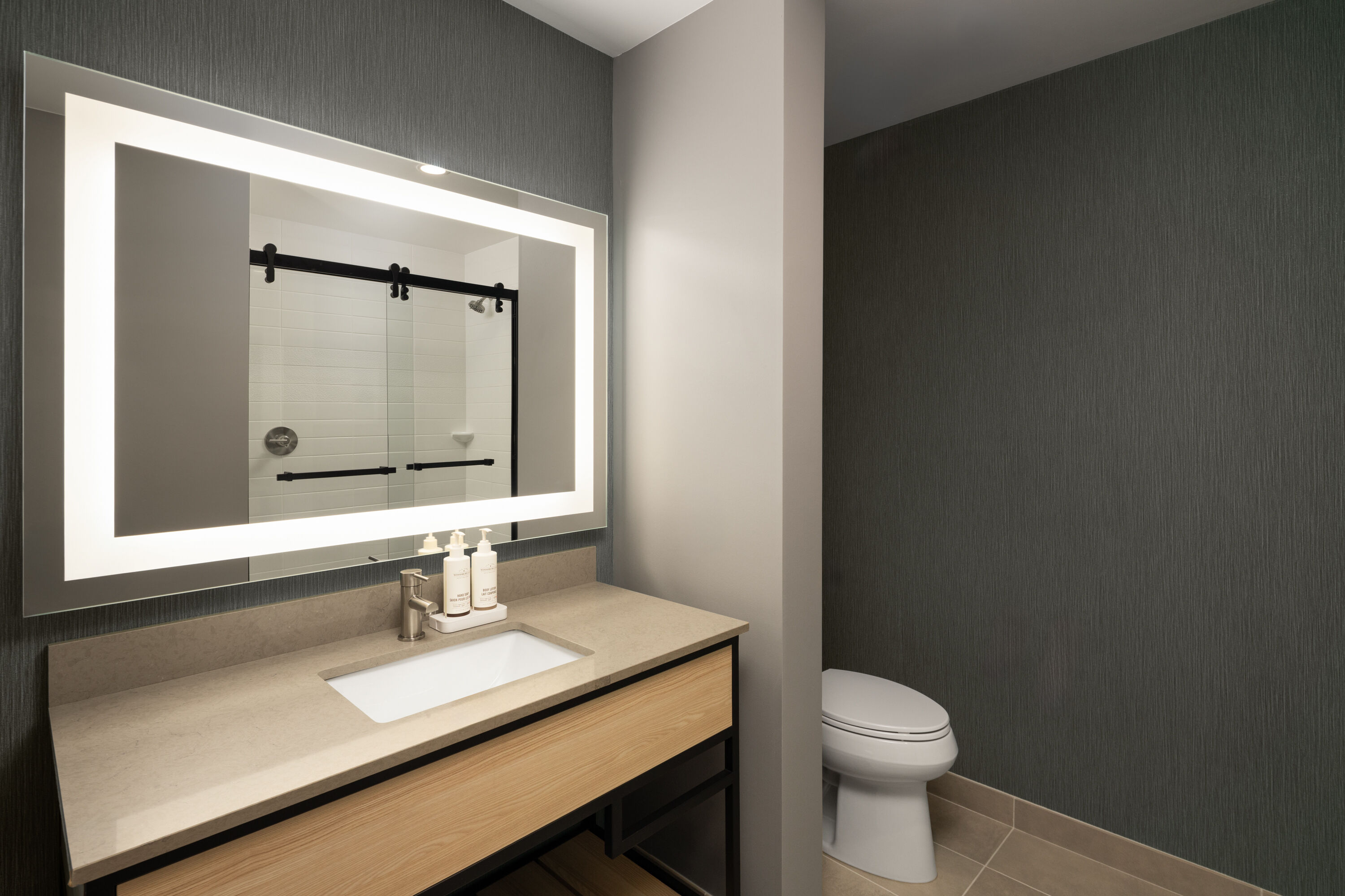 Guest room bath at the La Quinta Inn and Suites by Wyndham Leavenworth in Leavenworth, Washington