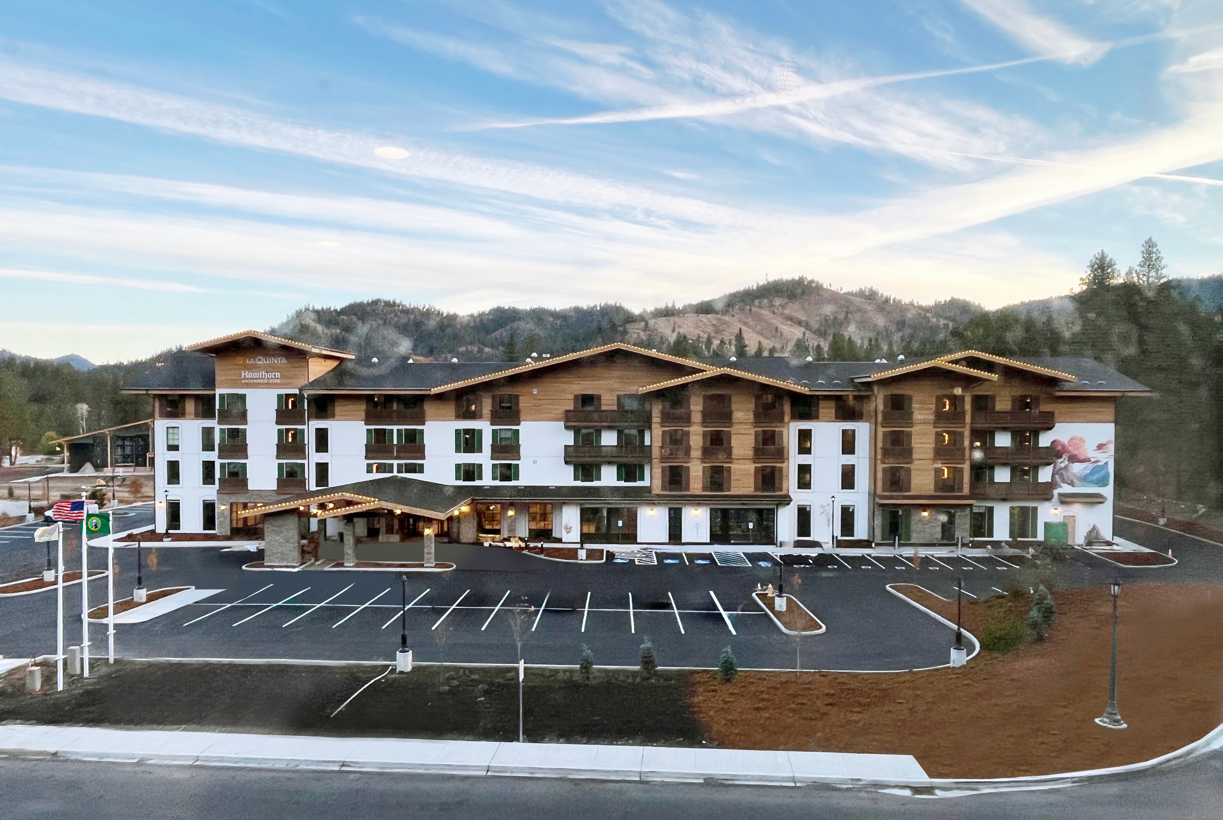 Exterior of La Quinta Inn and Suites by Wyndham Leavenworth hotel in Leavenworth, Washington