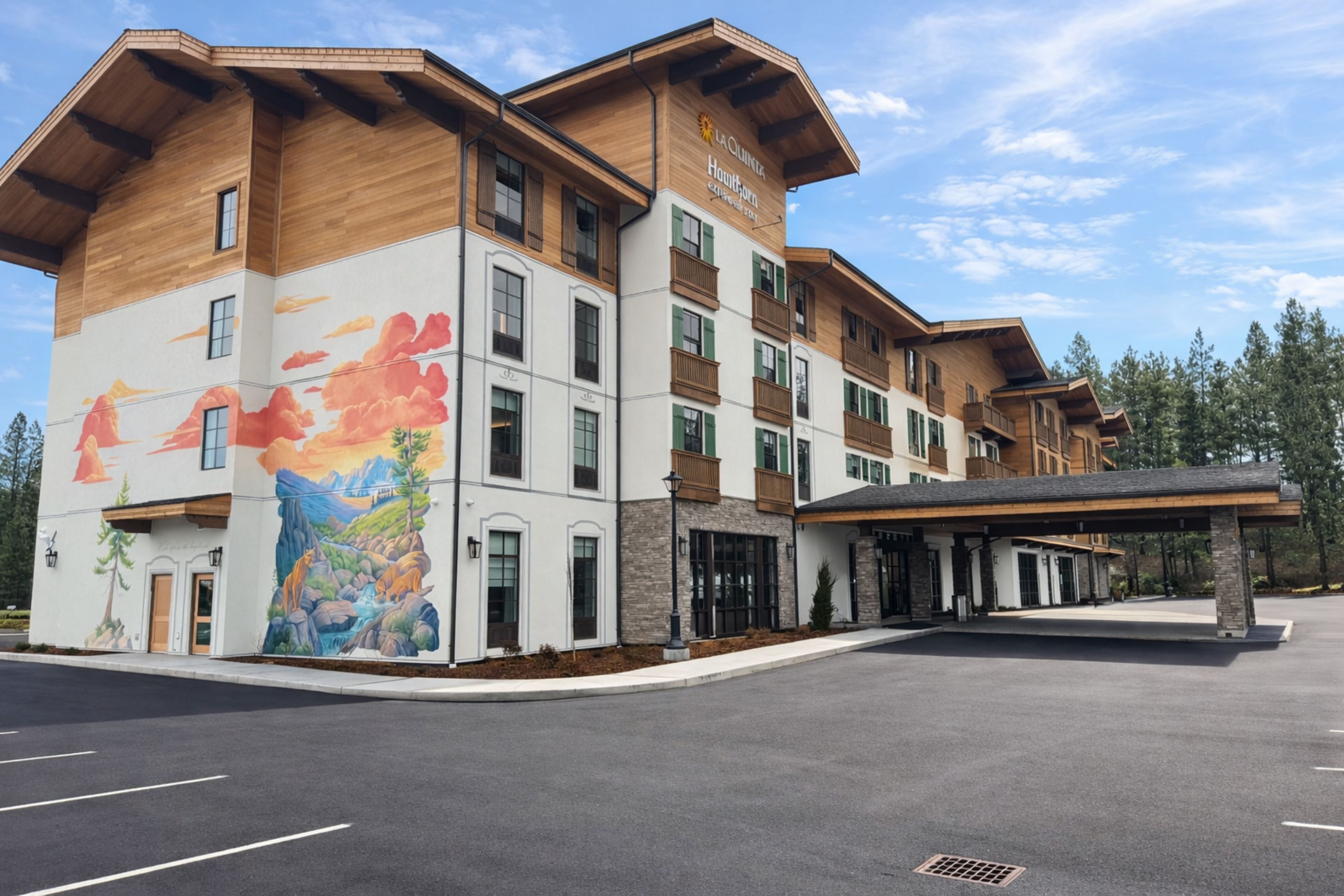 Exterior of La Quinta Inn and Suites by Wyndham Leavenworth hotel in Leavenworth, Washington