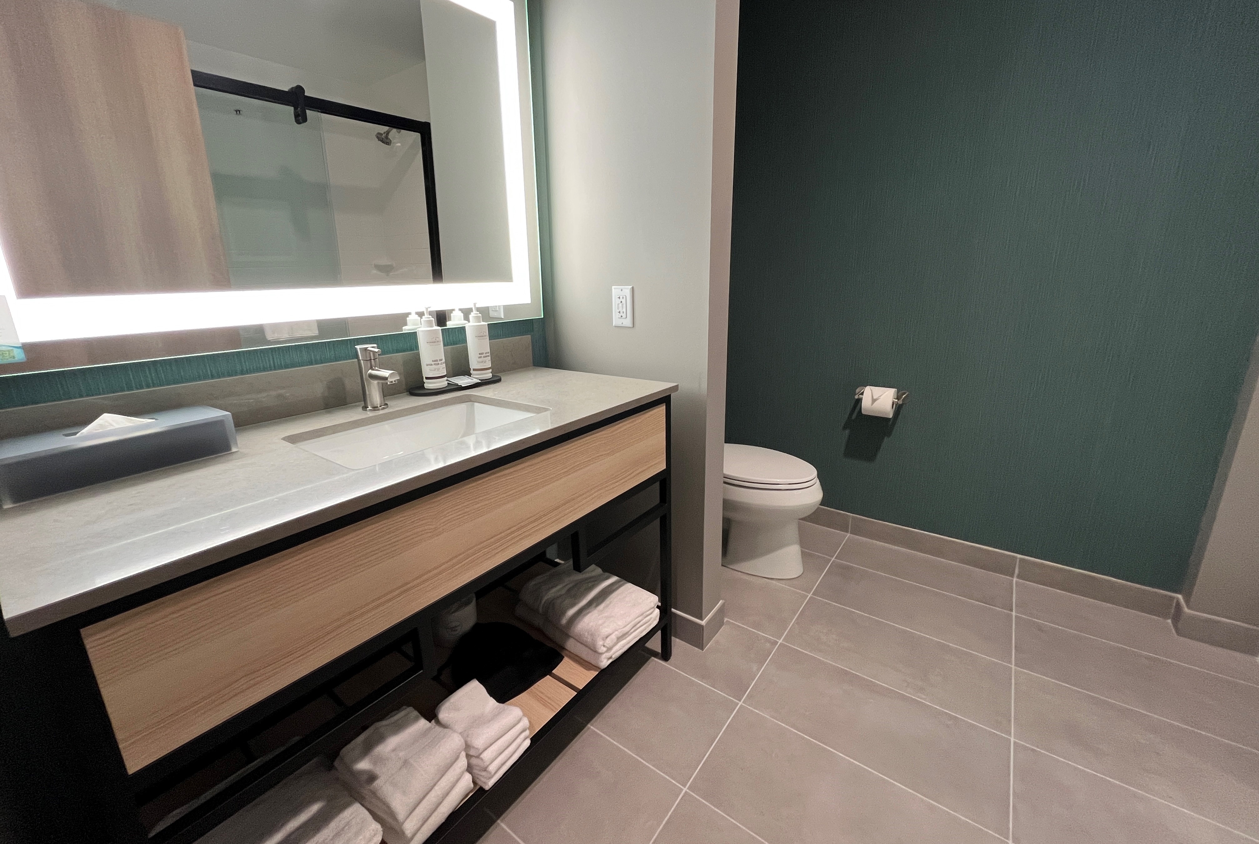 Guest room bath at the La Quinta Inn and Suites by Wyndham Leavenworth in Leavenworth, Washington