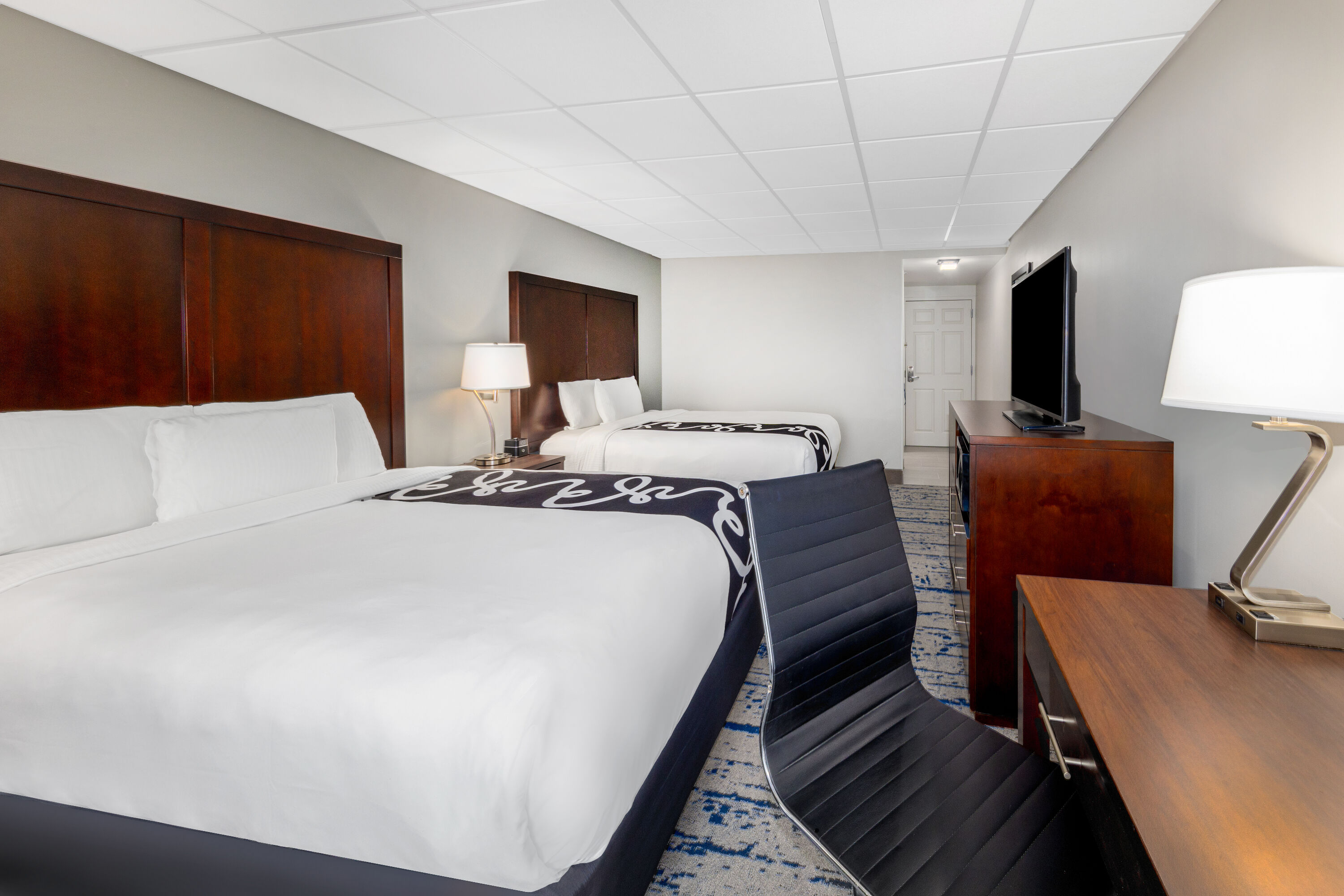 Guest room at the La Quinta Inn by Wyndham Lynnwood in Lynnwood, Washington