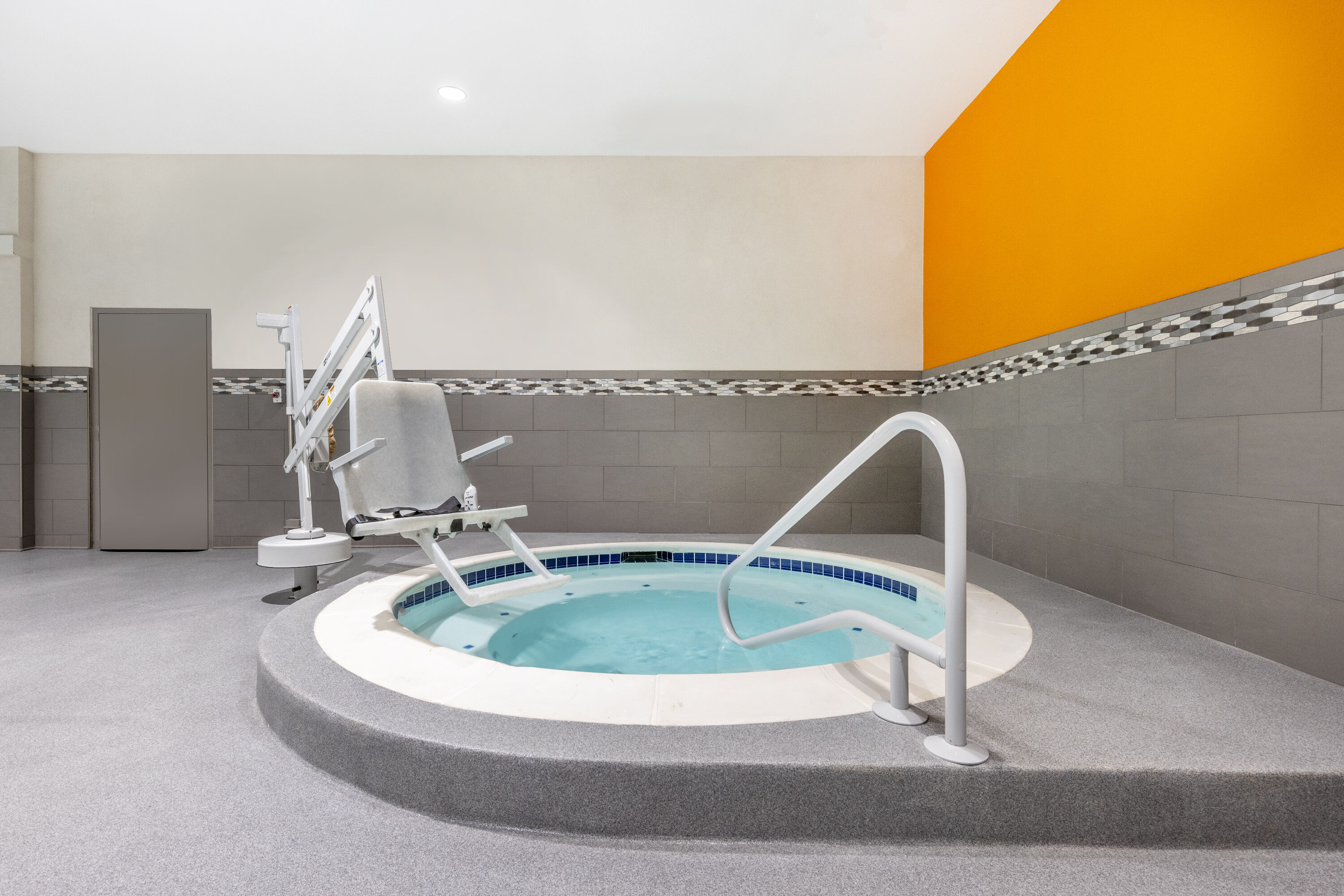 Hot tub at the La Quinta Inn by Wyndham Lynnwood in Lynnwood, Washington