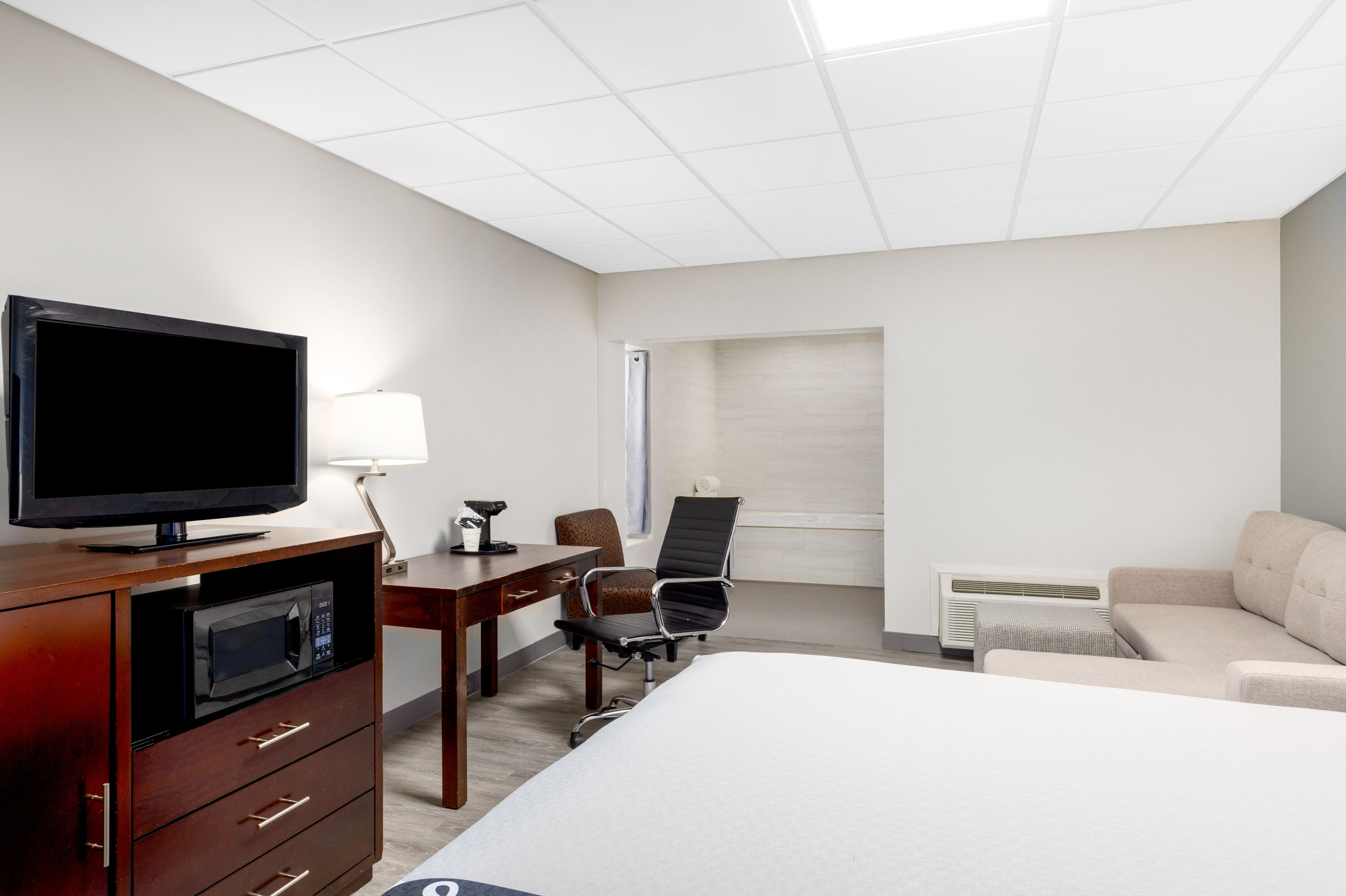 La Quinta Inn by Wyndham Lynnwood suite in Lynnwood, Washington