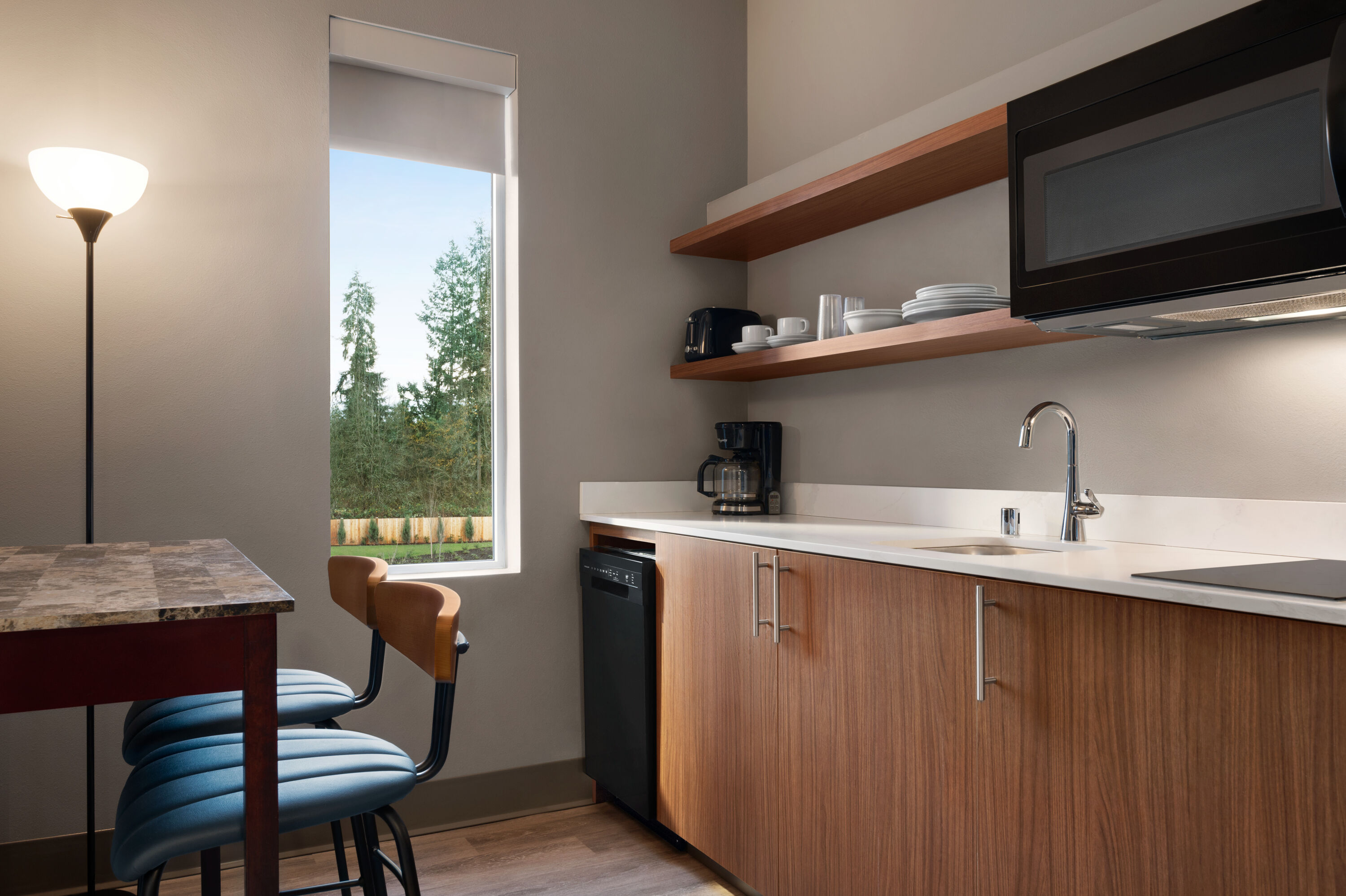 La Quinta Inn & Suites by Wyndham Marysville suite in Marysville, Washington