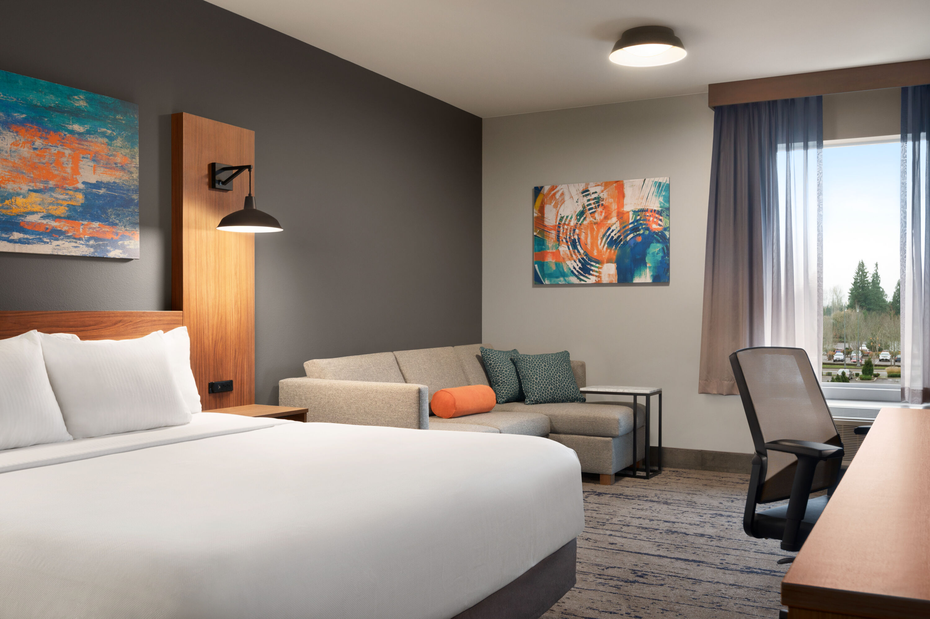 La Quinta Inn & Suites by Wyndham Marysville suite in Marysville, Washington