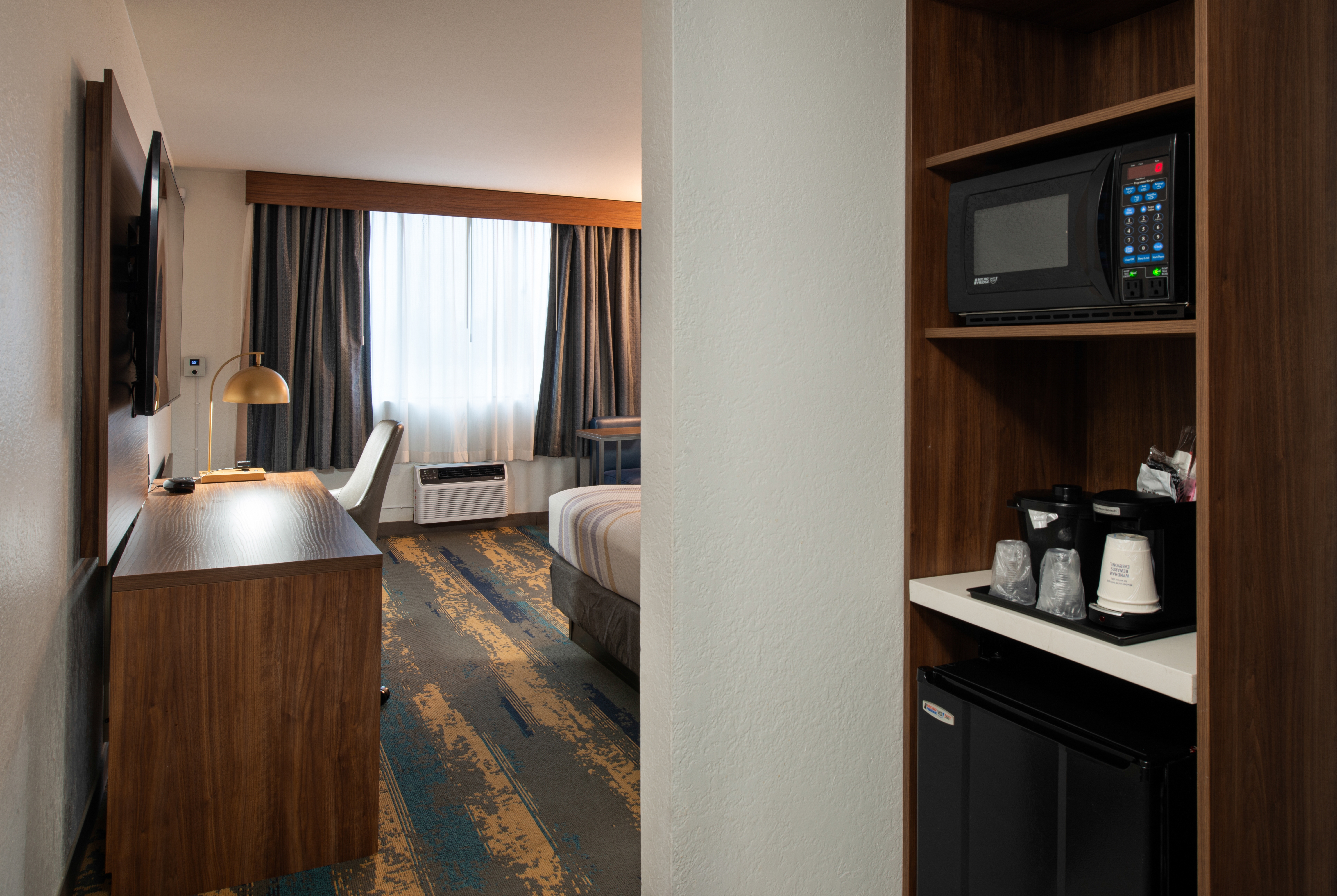 King bed guest room at the La Quinta Inn & Suites by Wyndham Seattle Sea-Tac Airport in Seattle, Washington