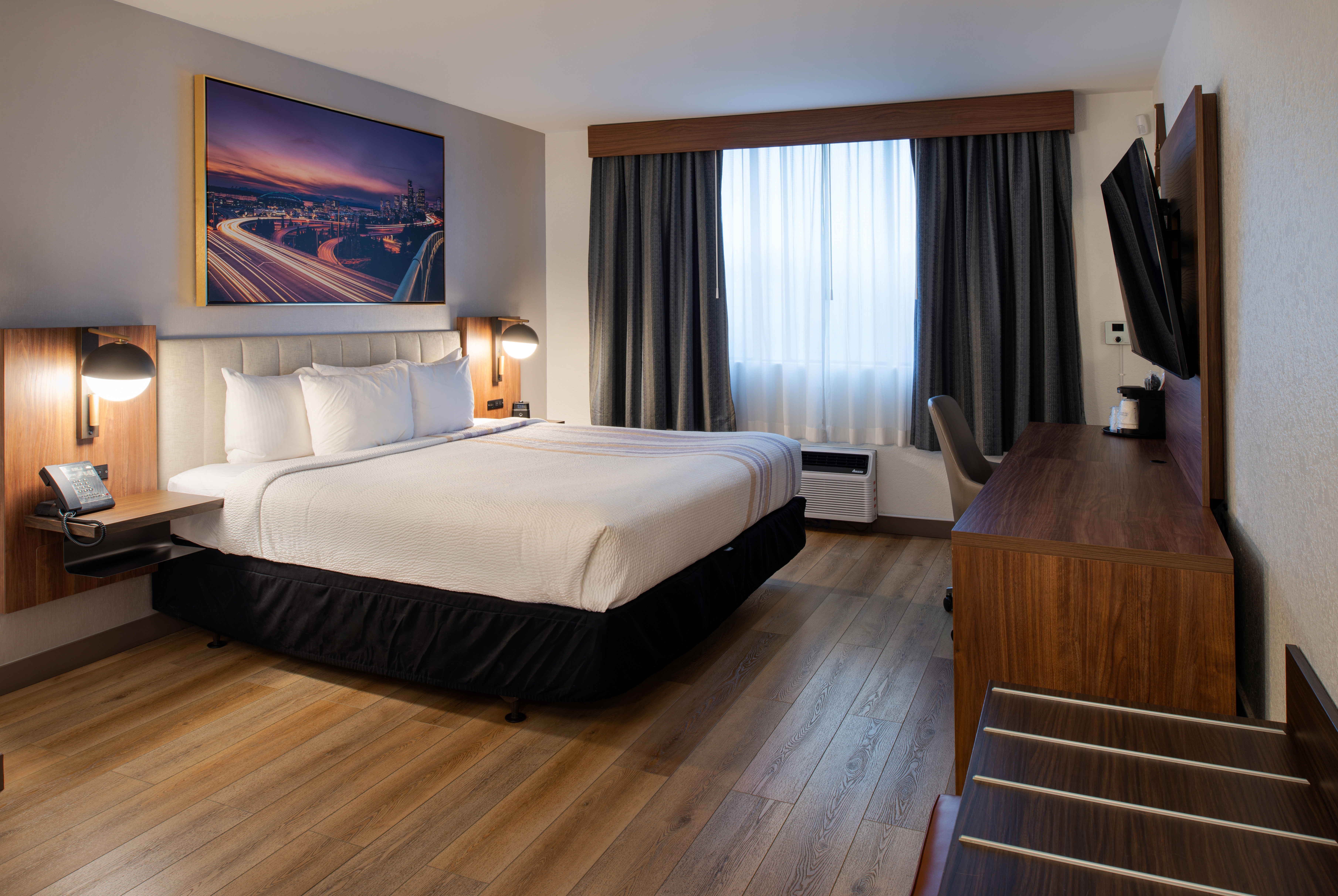 King bed guest room at the La Quinta Inn & Suites by Wyndham Seattle Sea-Tac Airport in Seattle, Washington