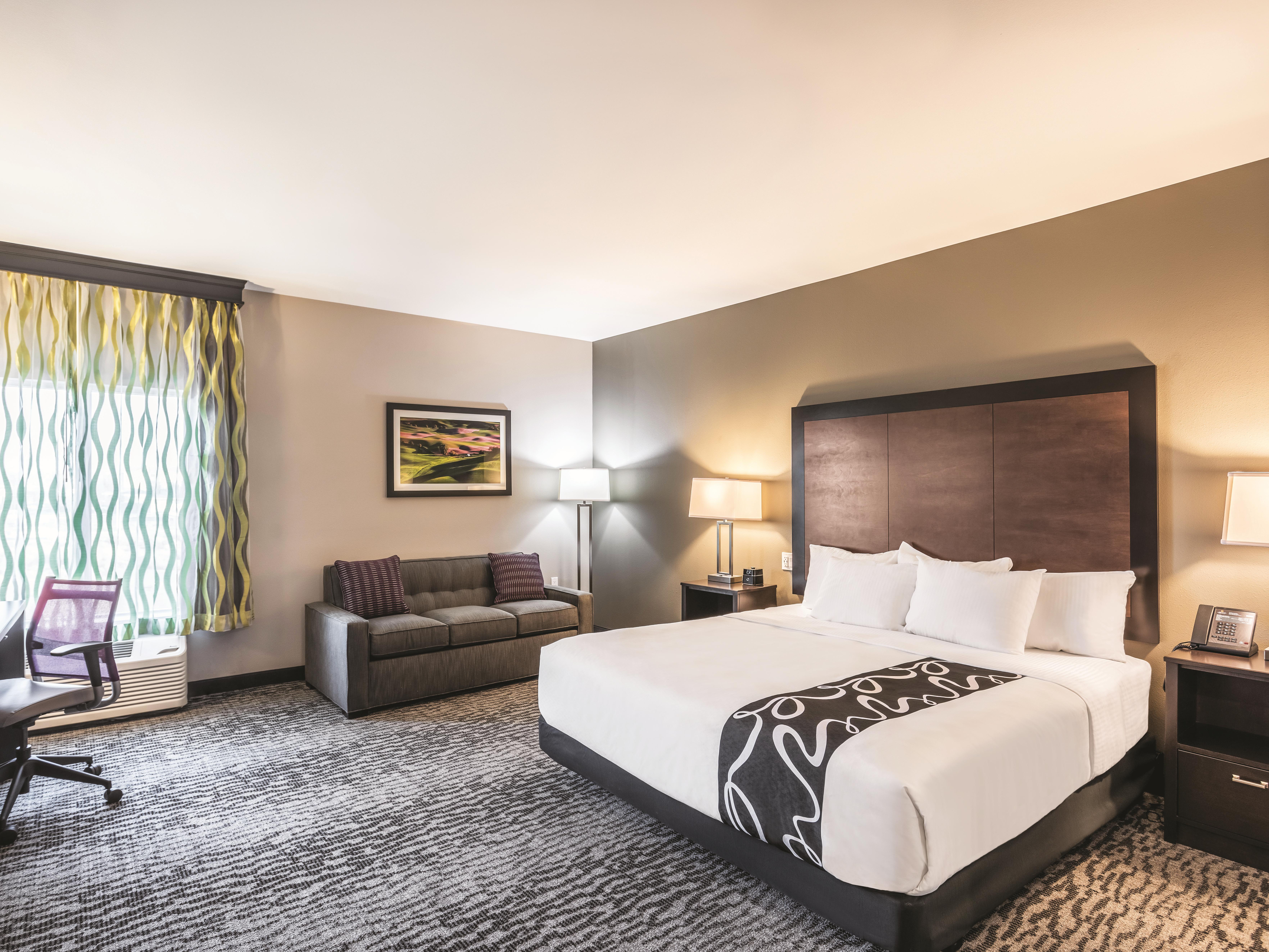 Guest room at the La Quinta Inn & Suites by Wyndham Walla Walla in Walla Walla, Washington