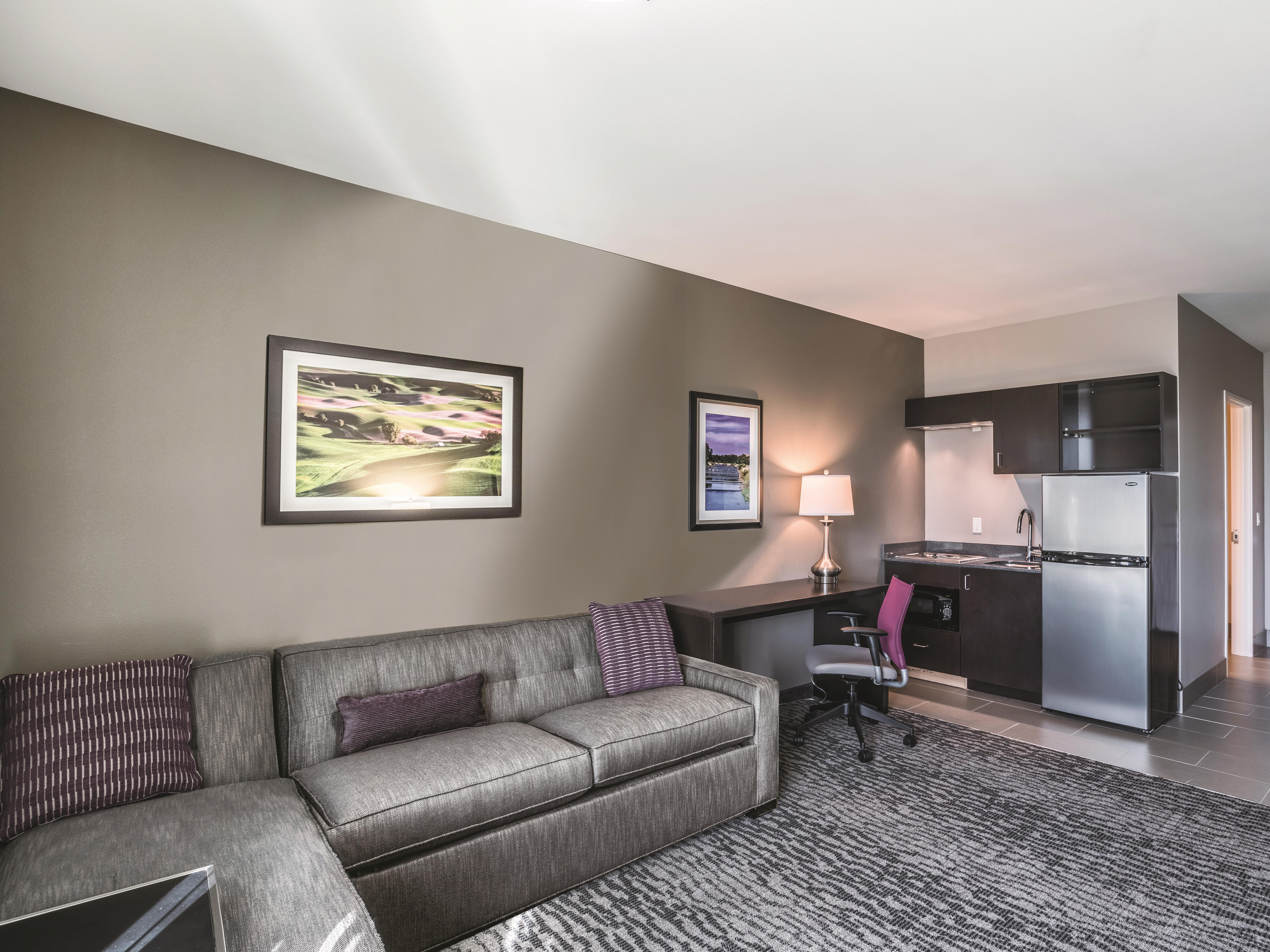 La Quinta Inn & Suites by Wyndham Walla Walla suite in Walla Walla, Washington