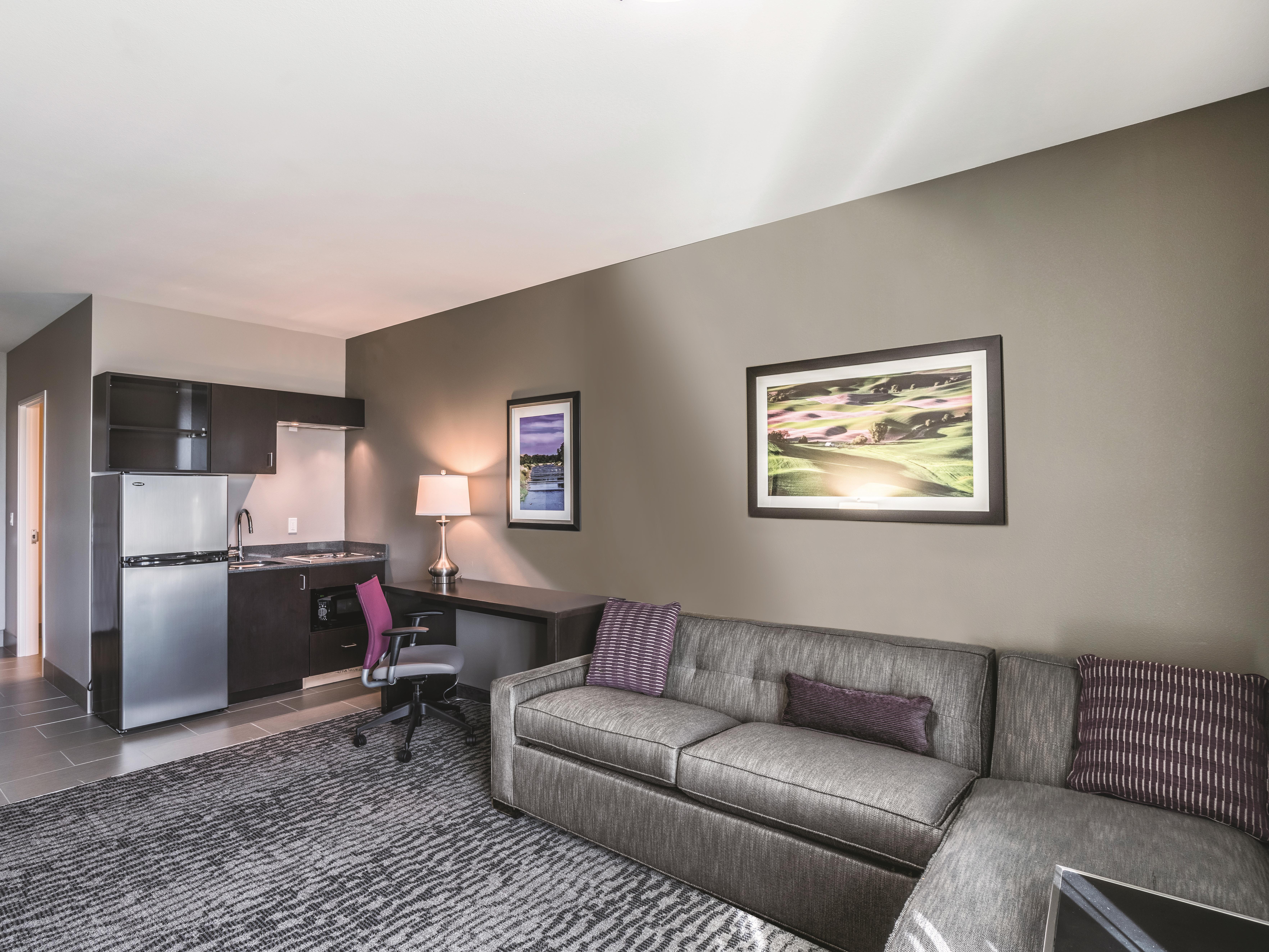 La Quinta Inn & Suites by Wyndham Walla Walla suite in Walla Walla, Washington