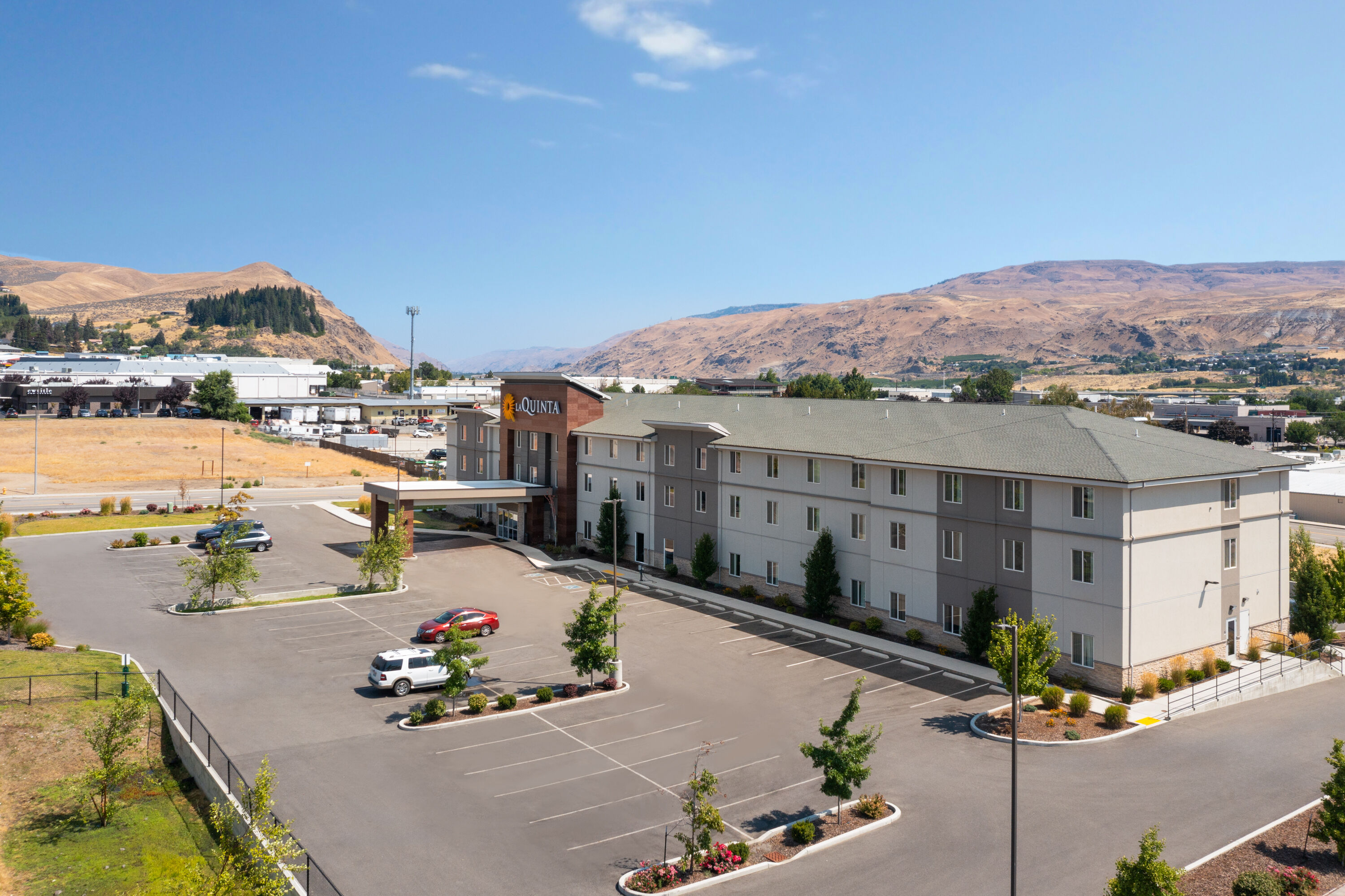 Aerial View of La Quinta Inn & Suites by Wyndham Wenatchee hotel in Wenatchee, Washington