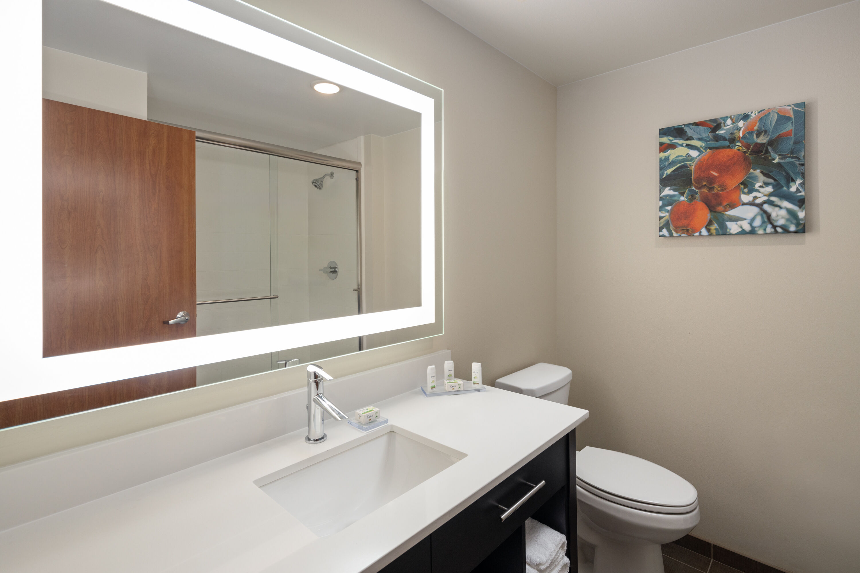 Guest room bath at the La Quinta Inn & Suites by Wyndham Wenatchee in Wenatchee, Washington