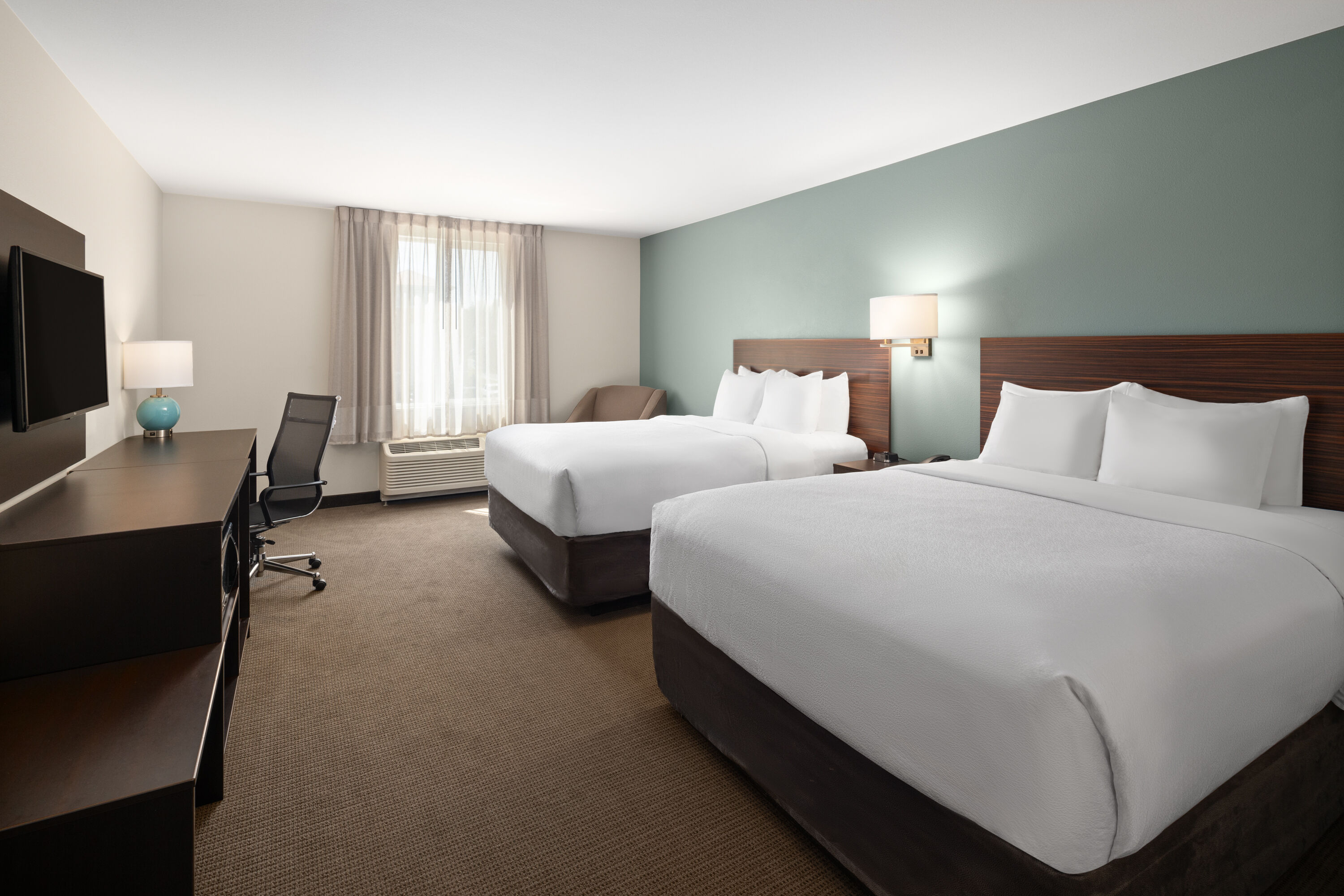 Guest room at the La Quinta Inn & Suites by Wyndham Wenatchee in Wenatchee, Washington