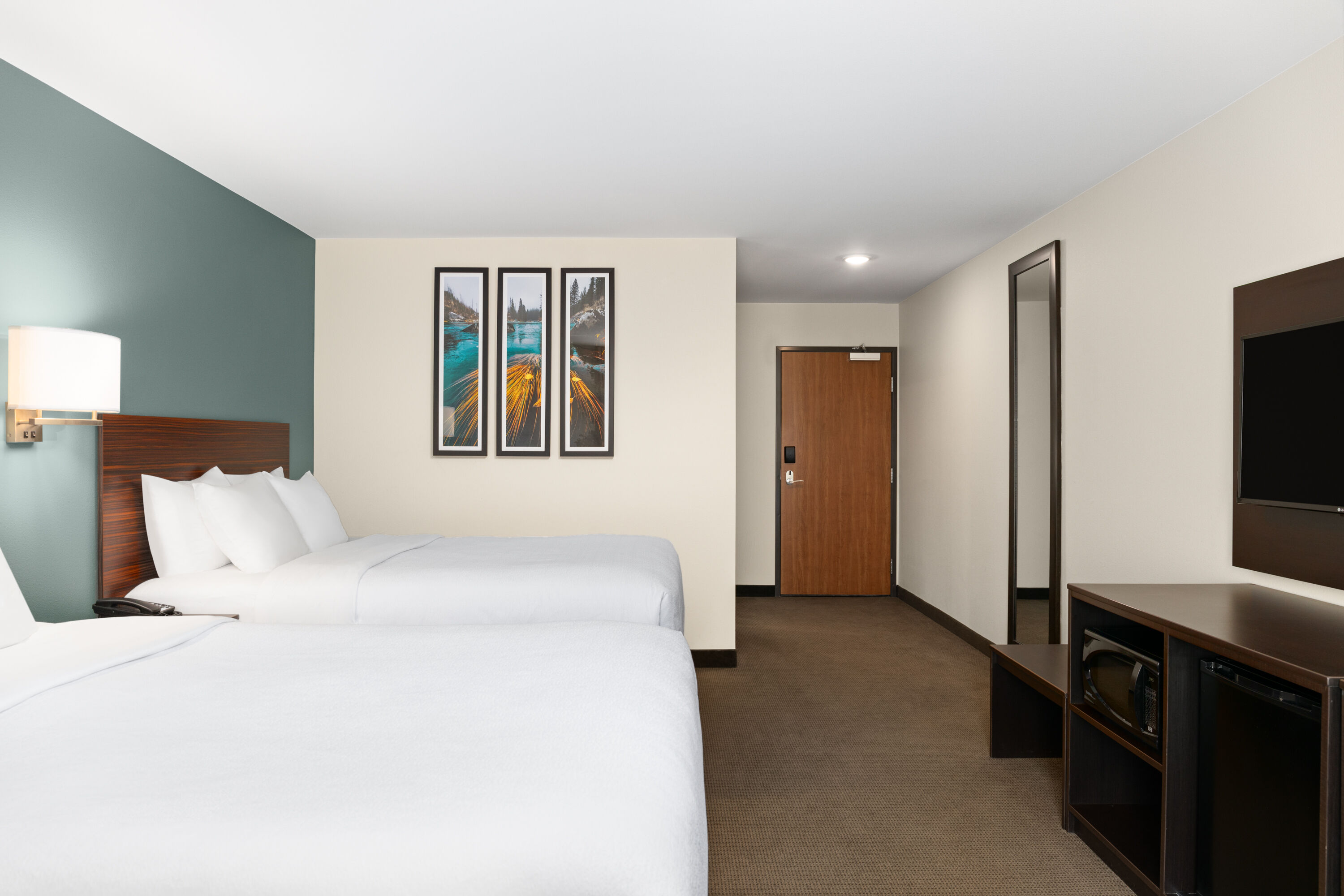 Guest room at the La Quinta Inn & Suites by Wyndham Wenatchee in Wenatchee, Washington
