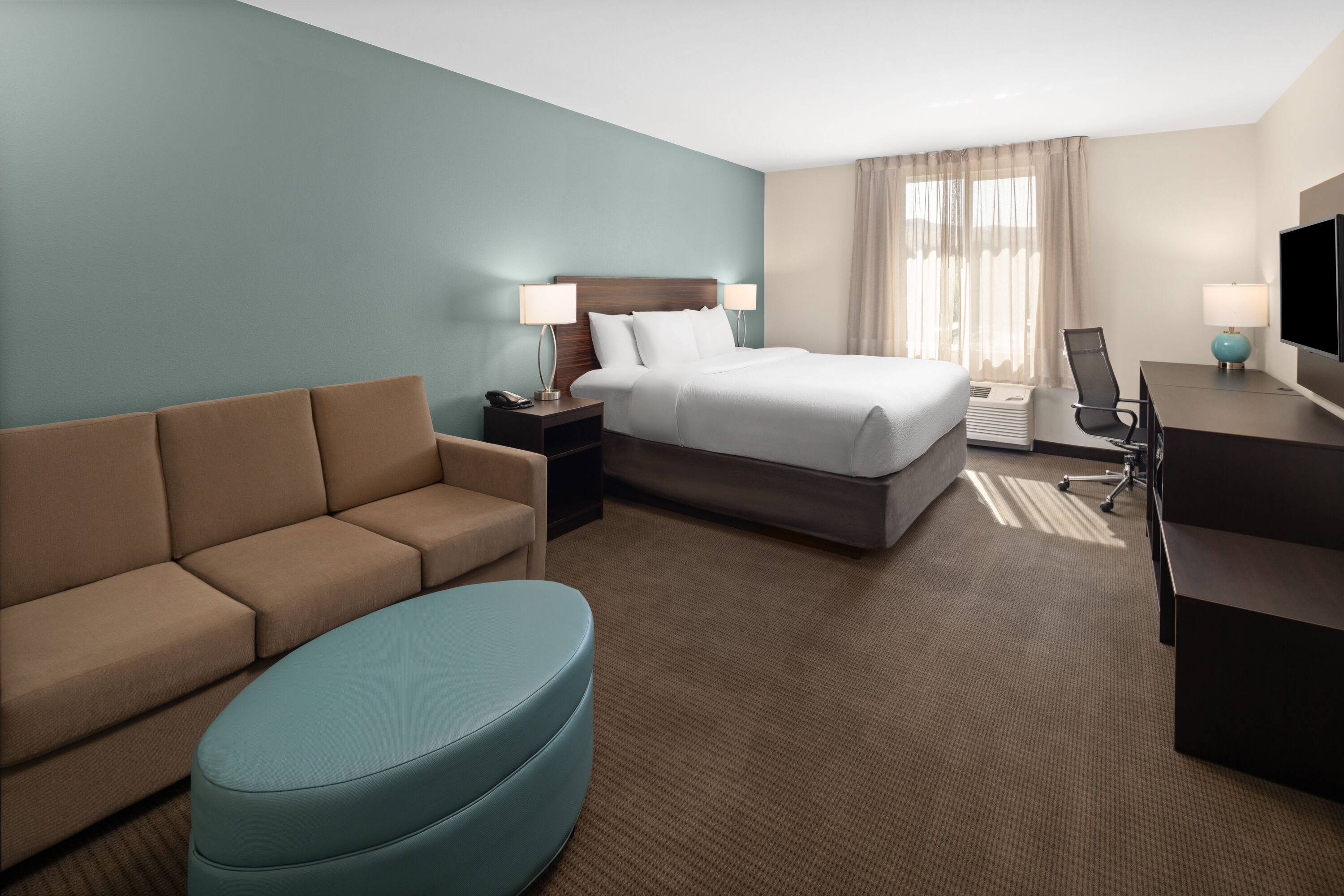 La Quinta Inn & Suites by Wyndham Wenatchee suite in Wenatchee, Washington