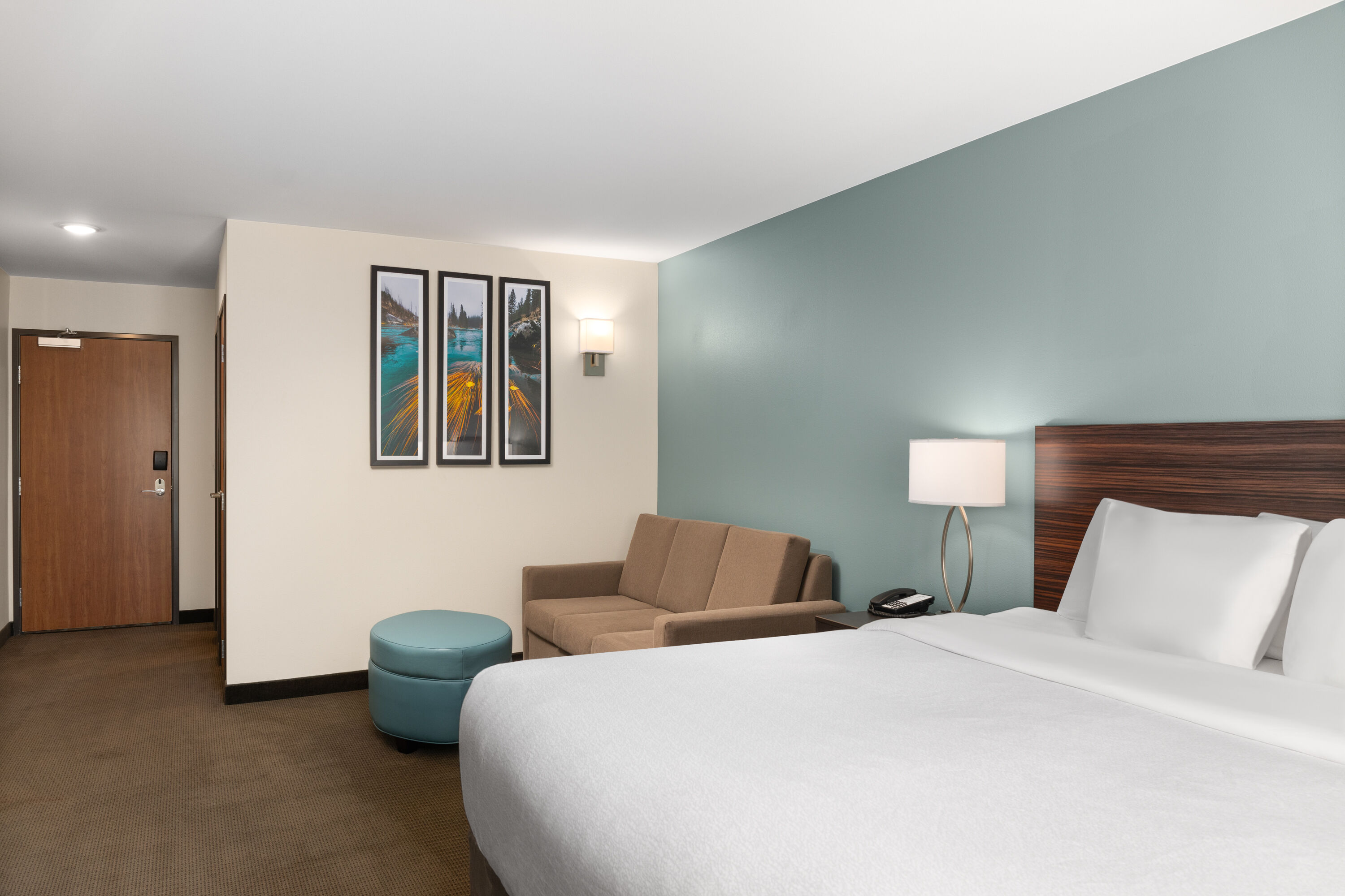 La Quinta Inn & Suites by Wyndham Wenatchee suite in Wenatchee, Washington