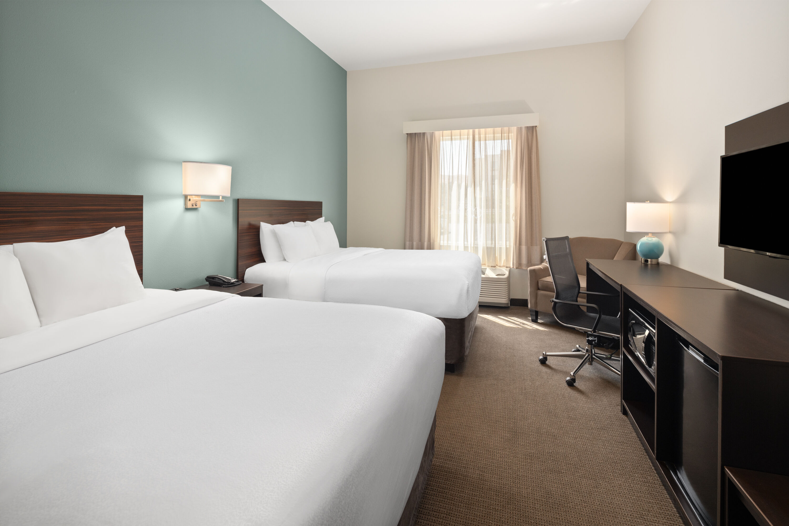 La Quinta Inn & Suites by Wyndham Wenatchee suite in Wenatchee, Washington