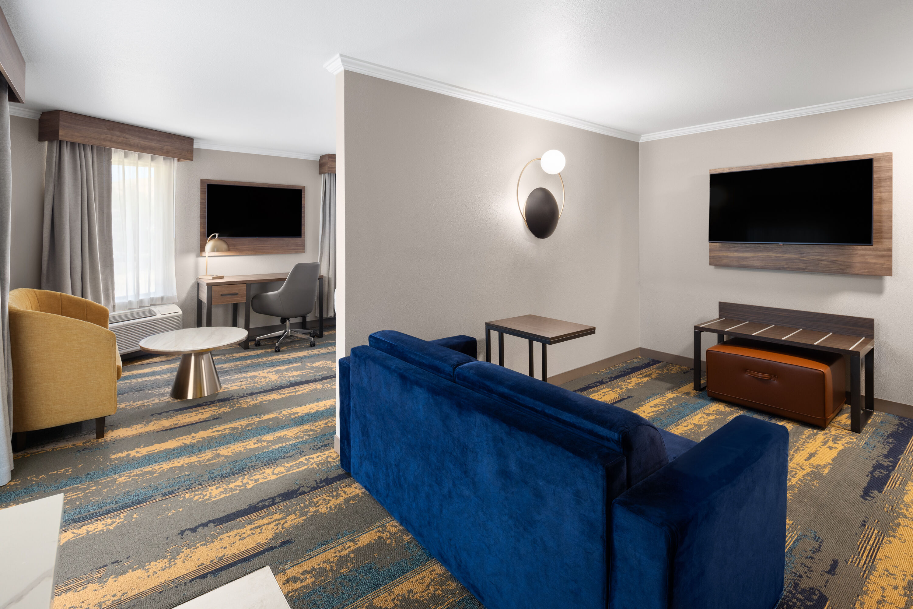 La Quinta Inn & Suites by Wyndham Yakima Downtown suite in Yakima, Washington