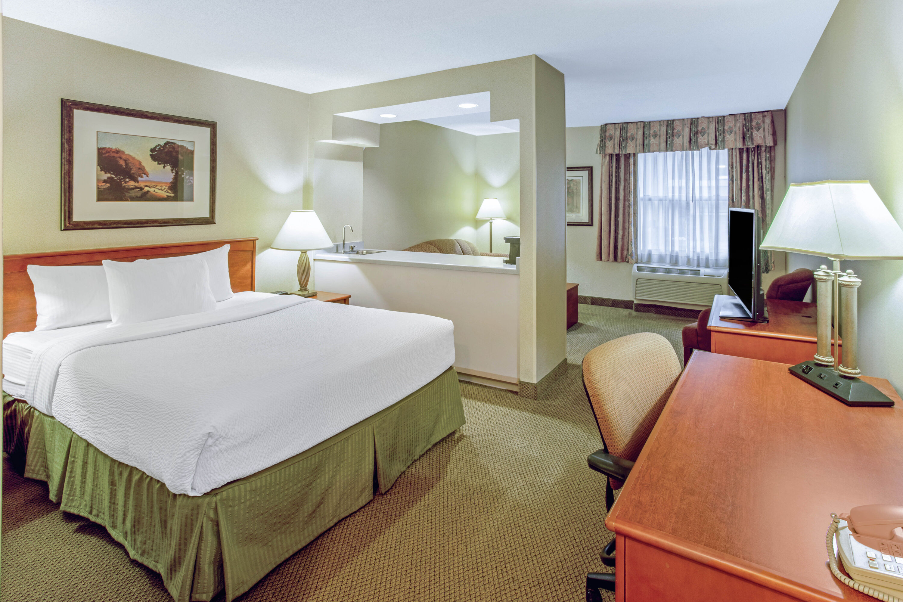 La Quinta Inn Amp Suites By Wyndham Appleton College Avenue