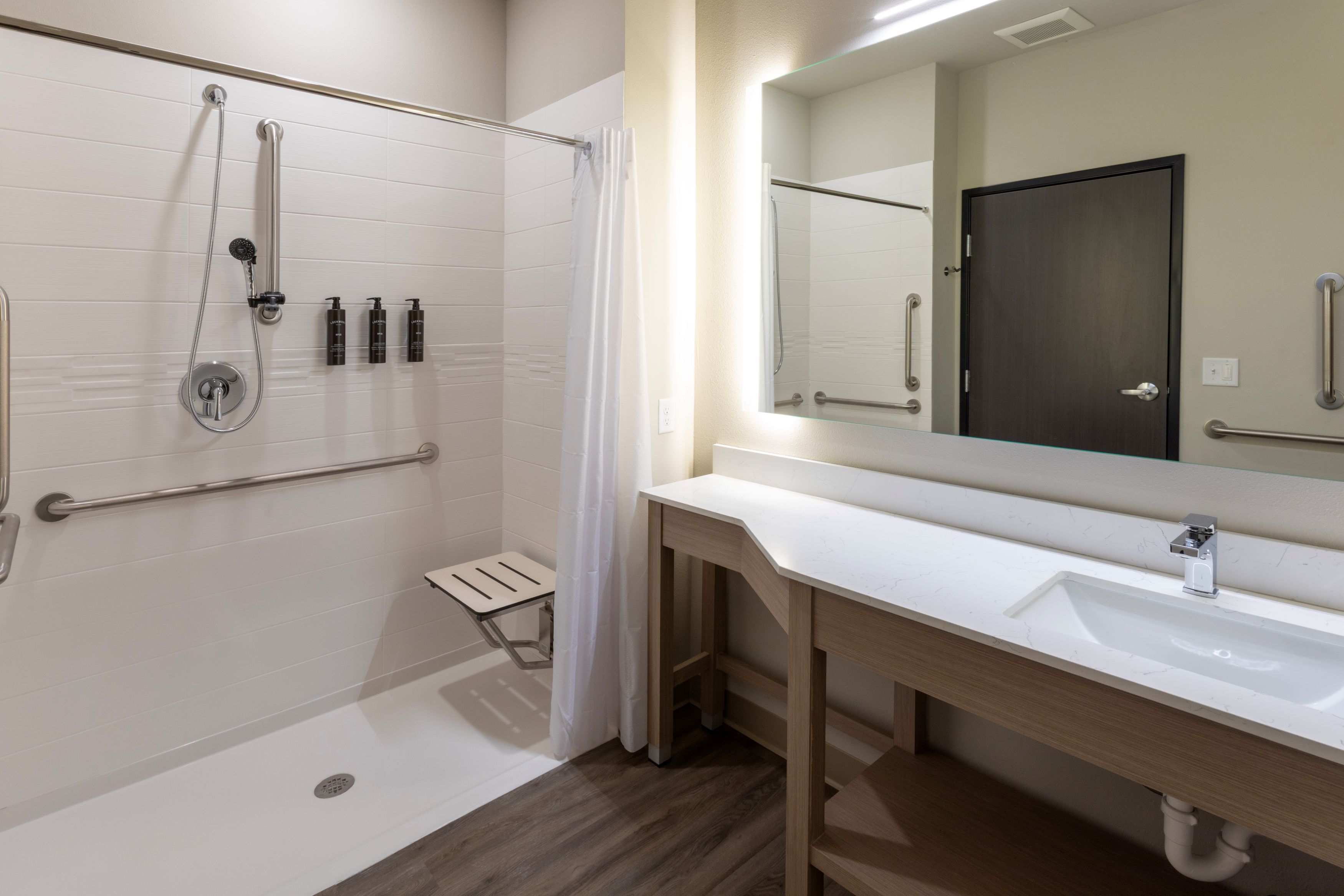 Guest room bath at the La Quinta Inn & Suites by Wyndham Kaukauna in Kaukauna, Wisconsin