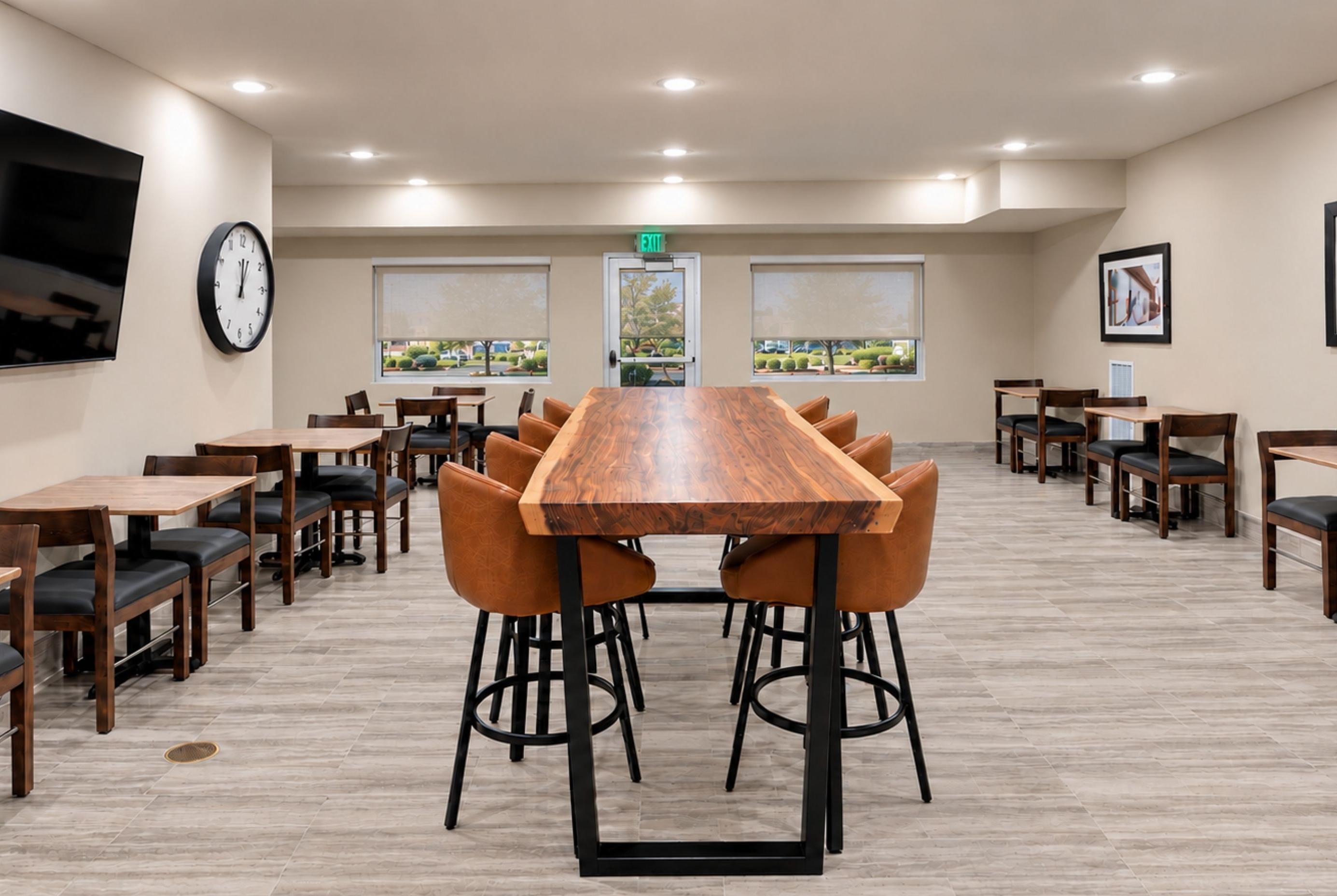 La Quinta Inn & Suites by Wyndham Kaukauna restaurant breakfast area with seating in Kaukauna, Wisconsin