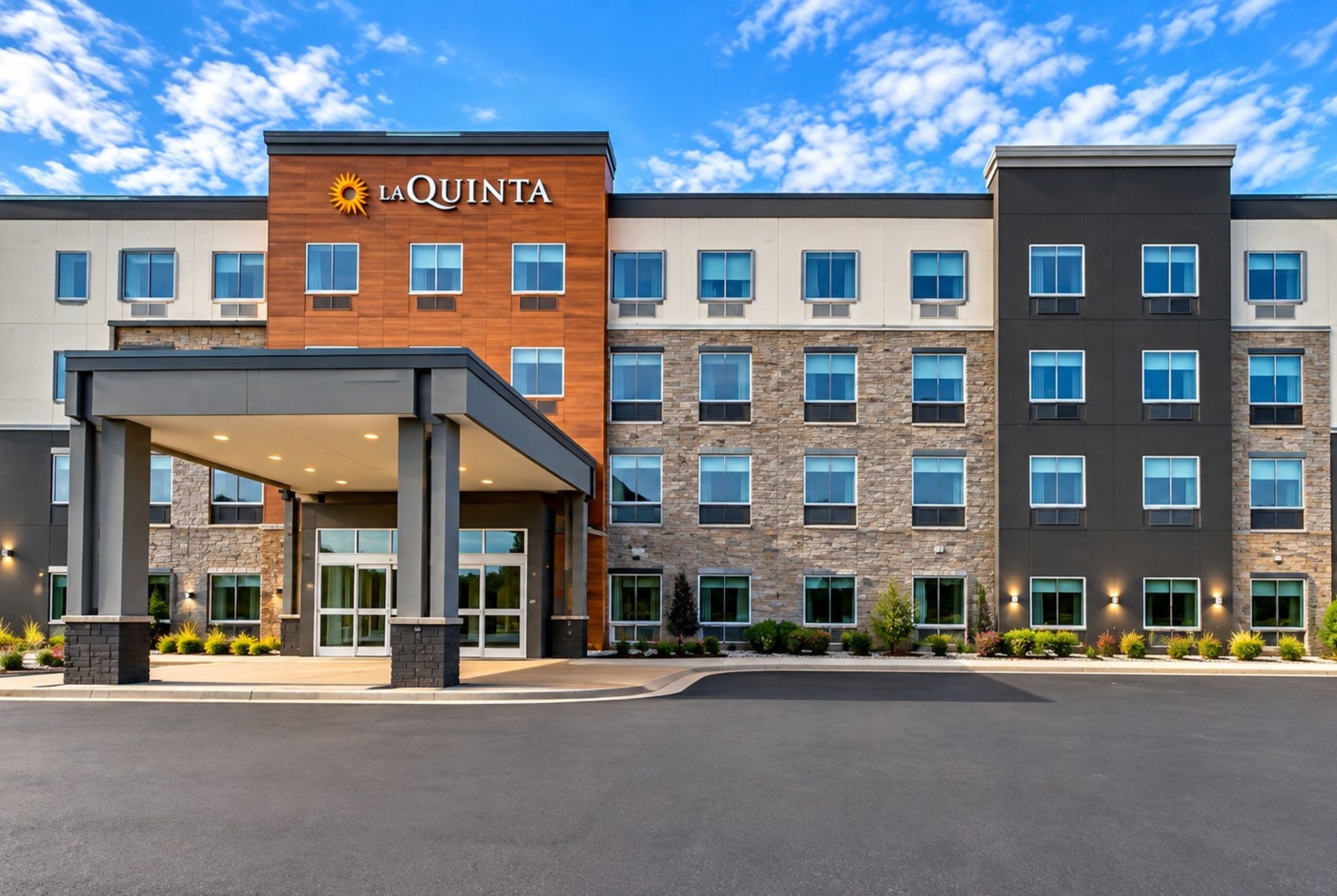 Exterior of La Quinta Inn & Suites by Wyndham Kaukauna hotel in Kaukauna, Wisconsin