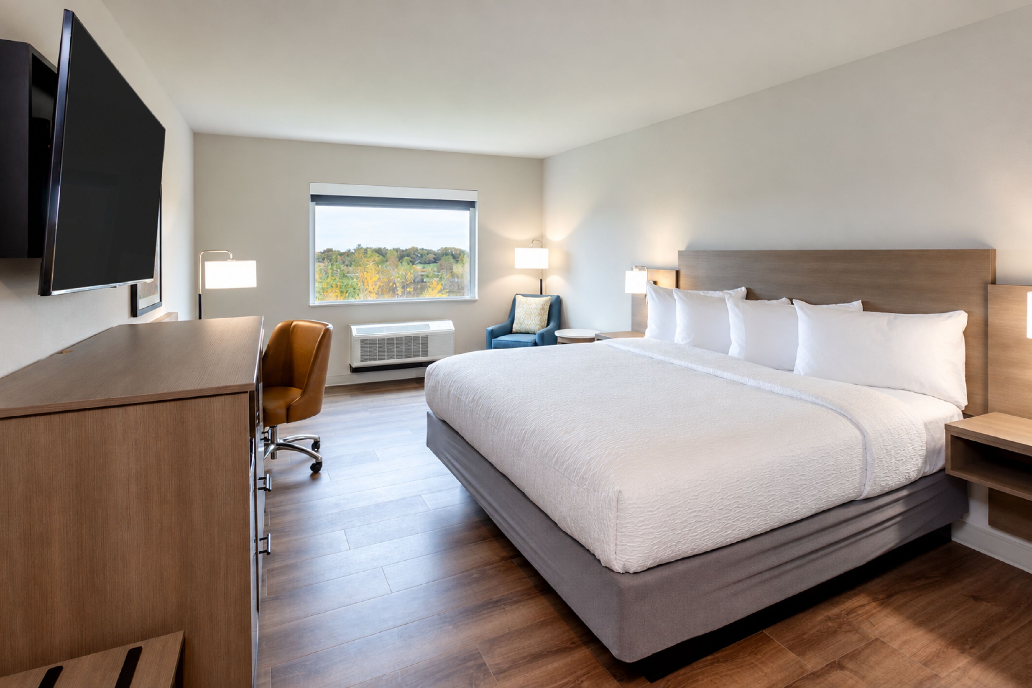 Guest room at the La Quinta Inn & Suites by Wyndham Kaukauna in Kaukauna, Wisconsin