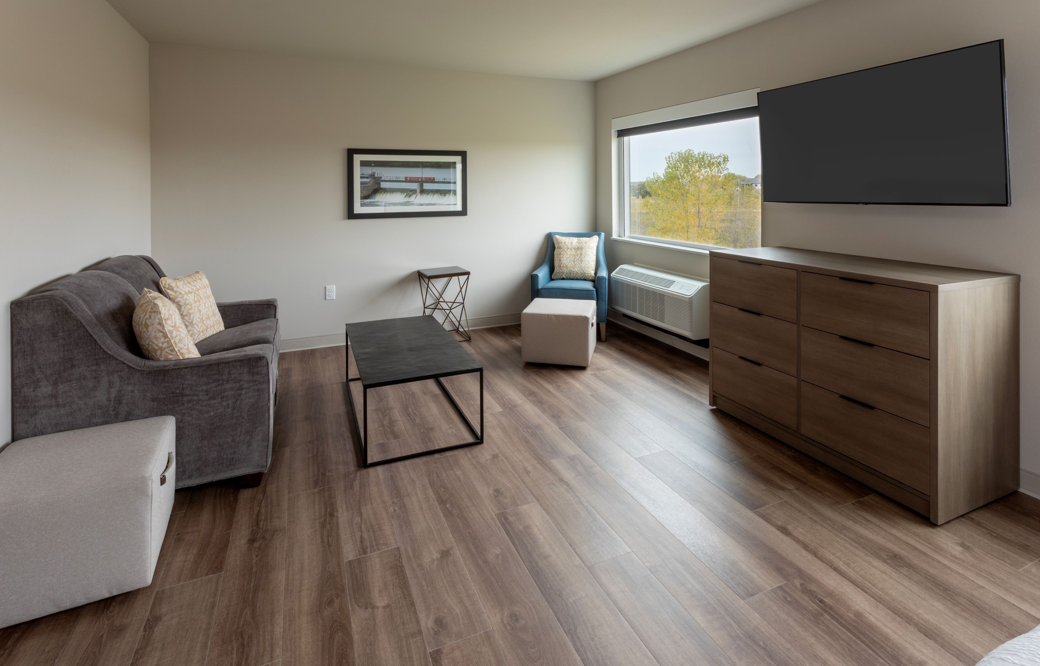 Guest room at the La Quinta Inn & Suites by Wyndham Kaukauna in Kaukauna, Wisconsin