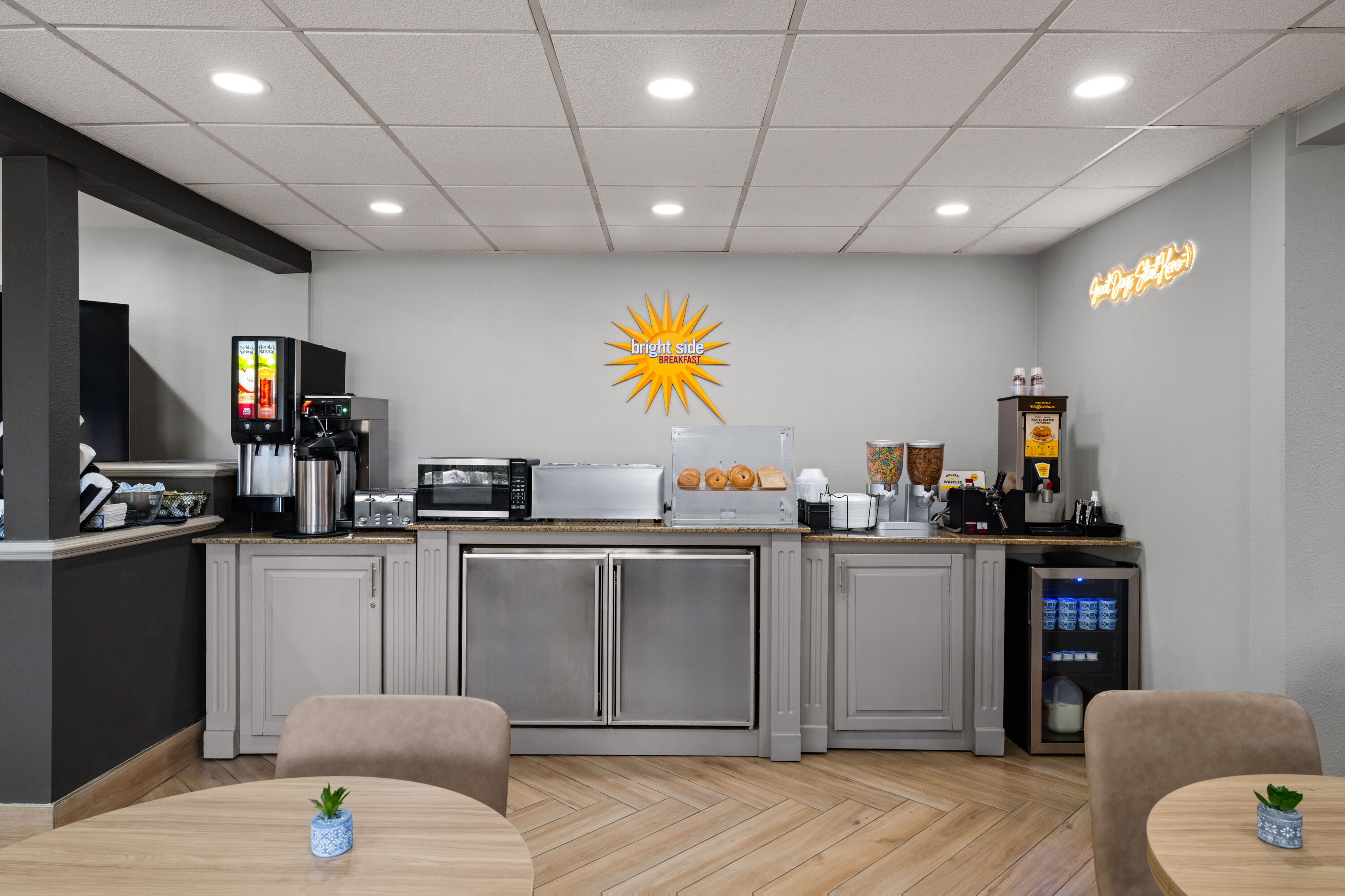 Free breakfast at La Quinta Inn by Wyndham Milwaukee Airport / Oak Creek in Oak Creek, Wisconsin