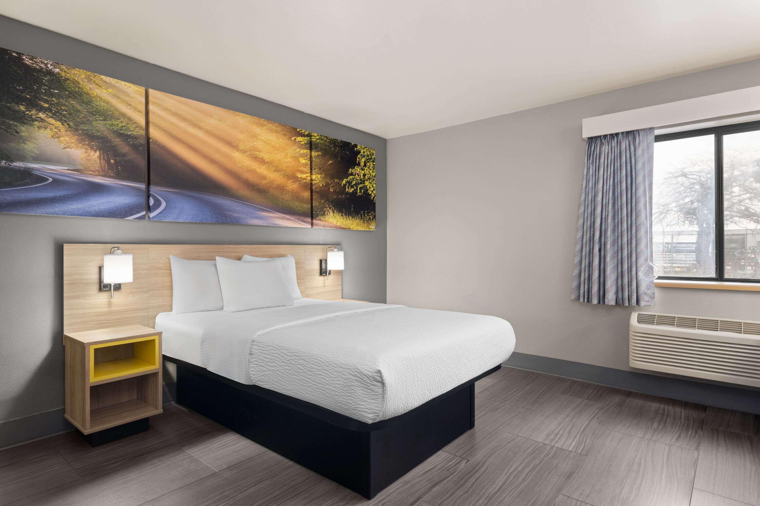 Guest room at the La Quinta Inn by Wyndham Milwaukee Airport / Oak Creek in Oak Creek, Wisconsin