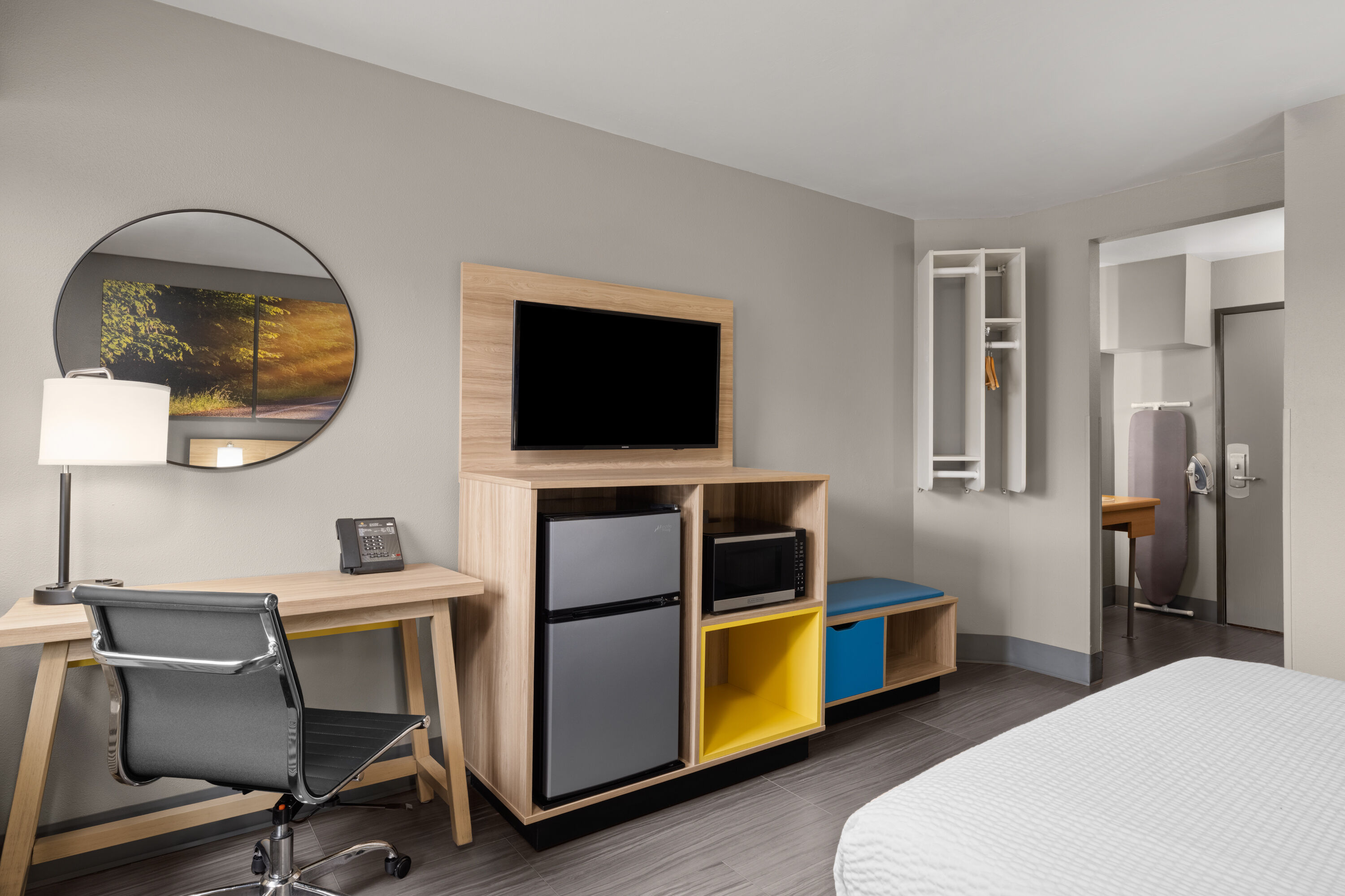 Guest room at the La Quinta Inn by Wyndham Milwaukee Airport / Oak Creek in Oak Creek, Wisconsin
