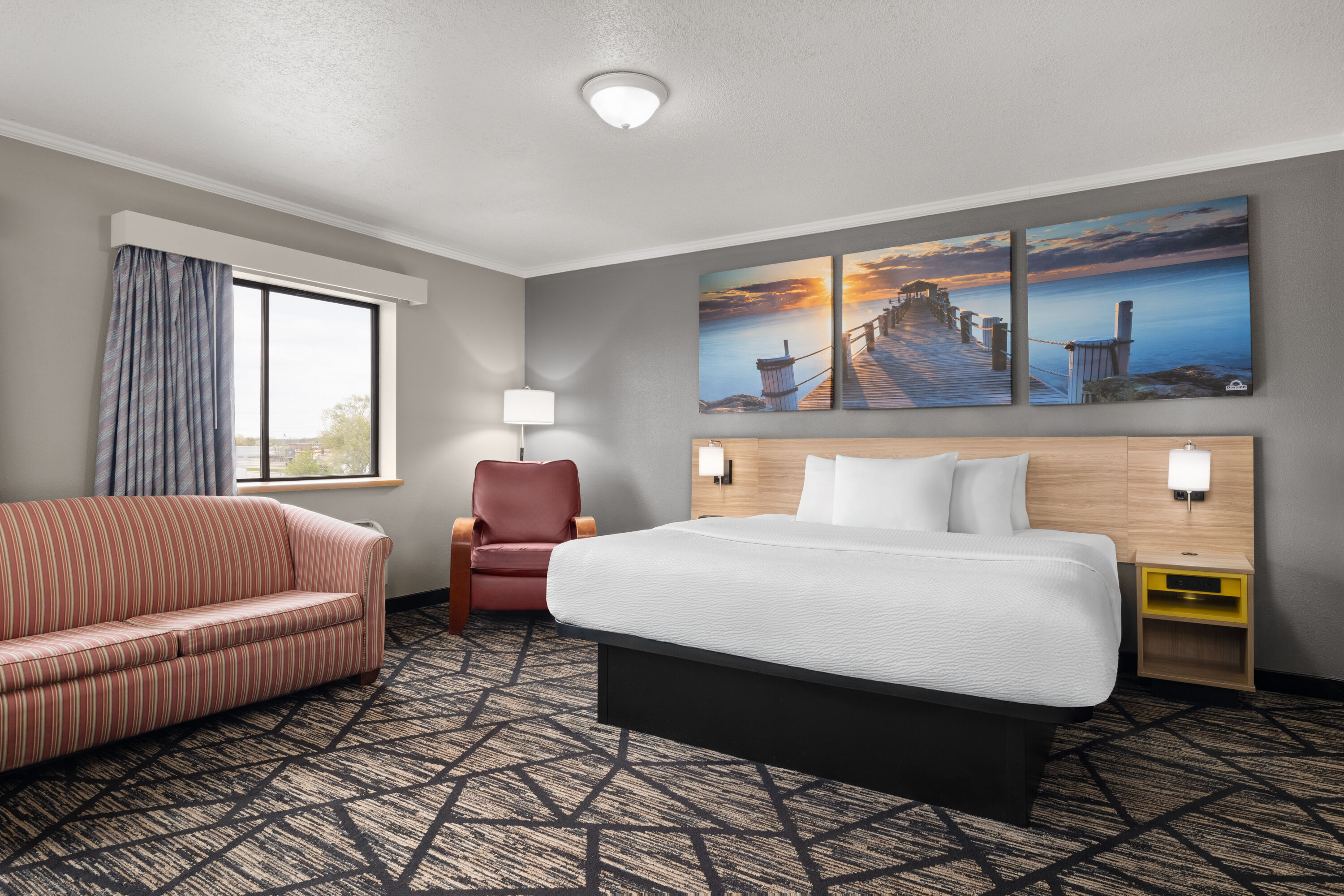 Guest room at the La Quinta Inn by Wyndham Milwaukee Airport / Oak Creek in Oak Creek, Wisconsin